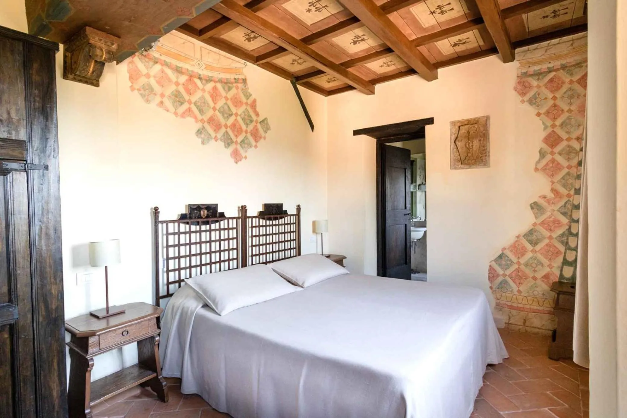 Bed in Castello Di Monterone