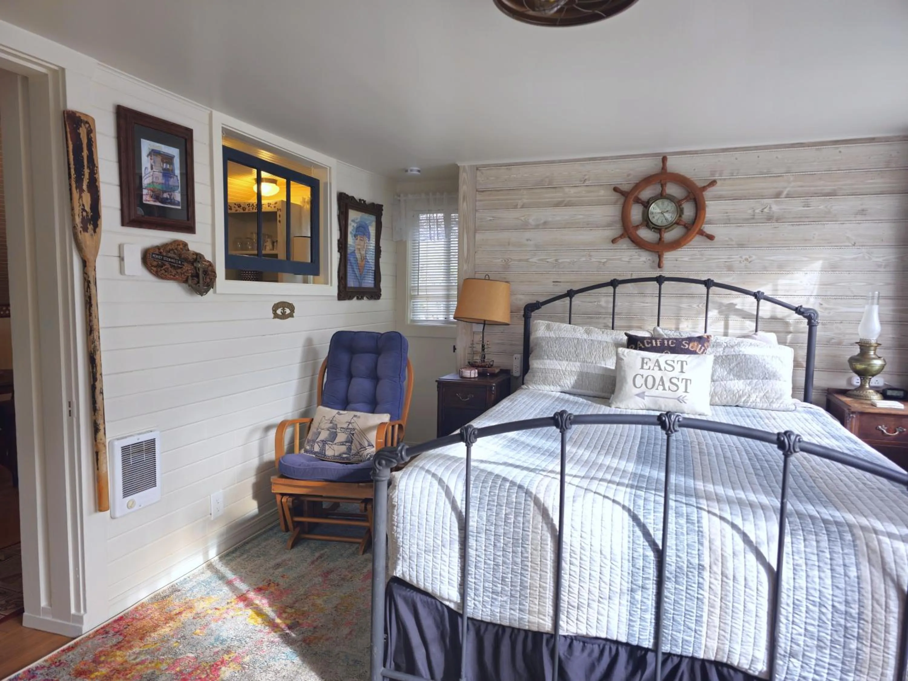 Bed in Enchanted Cottages by the Sea