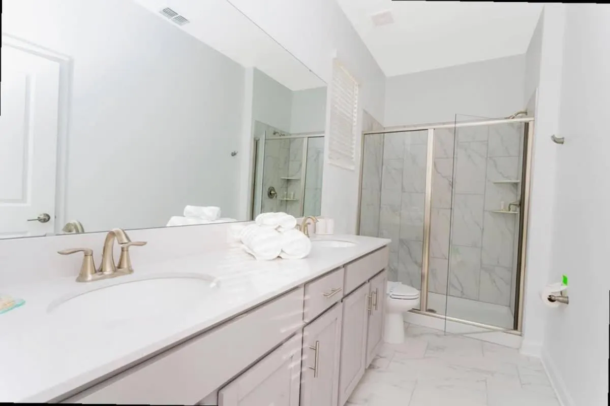 Stunning Family Friendly 5 Bd w/ Pool Close to Disney @ Storey Lake 4242