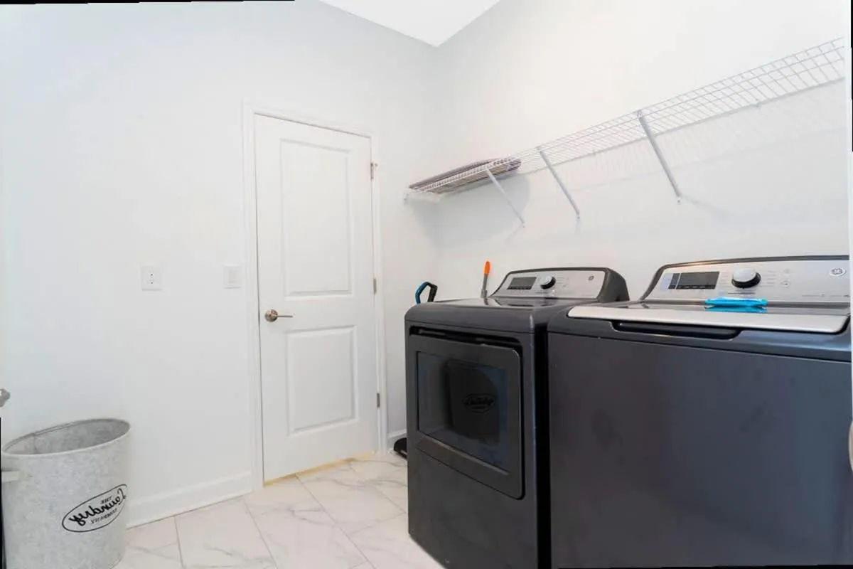 Stunning Family Friendly 5 Bd w/ Pool Close to Disney @ Storey Lake 4242