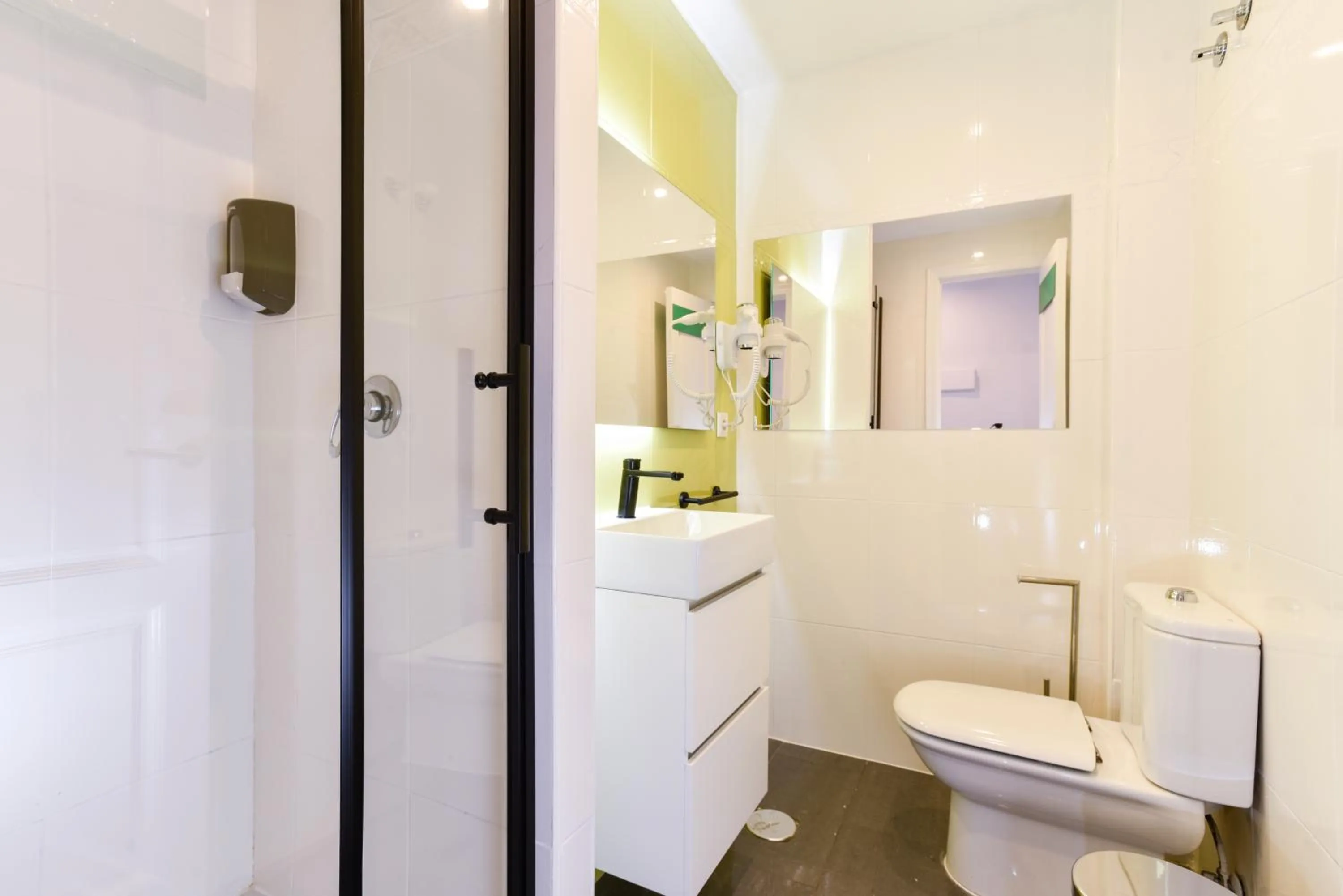 Bathroom in Hotel Kuve Marbella