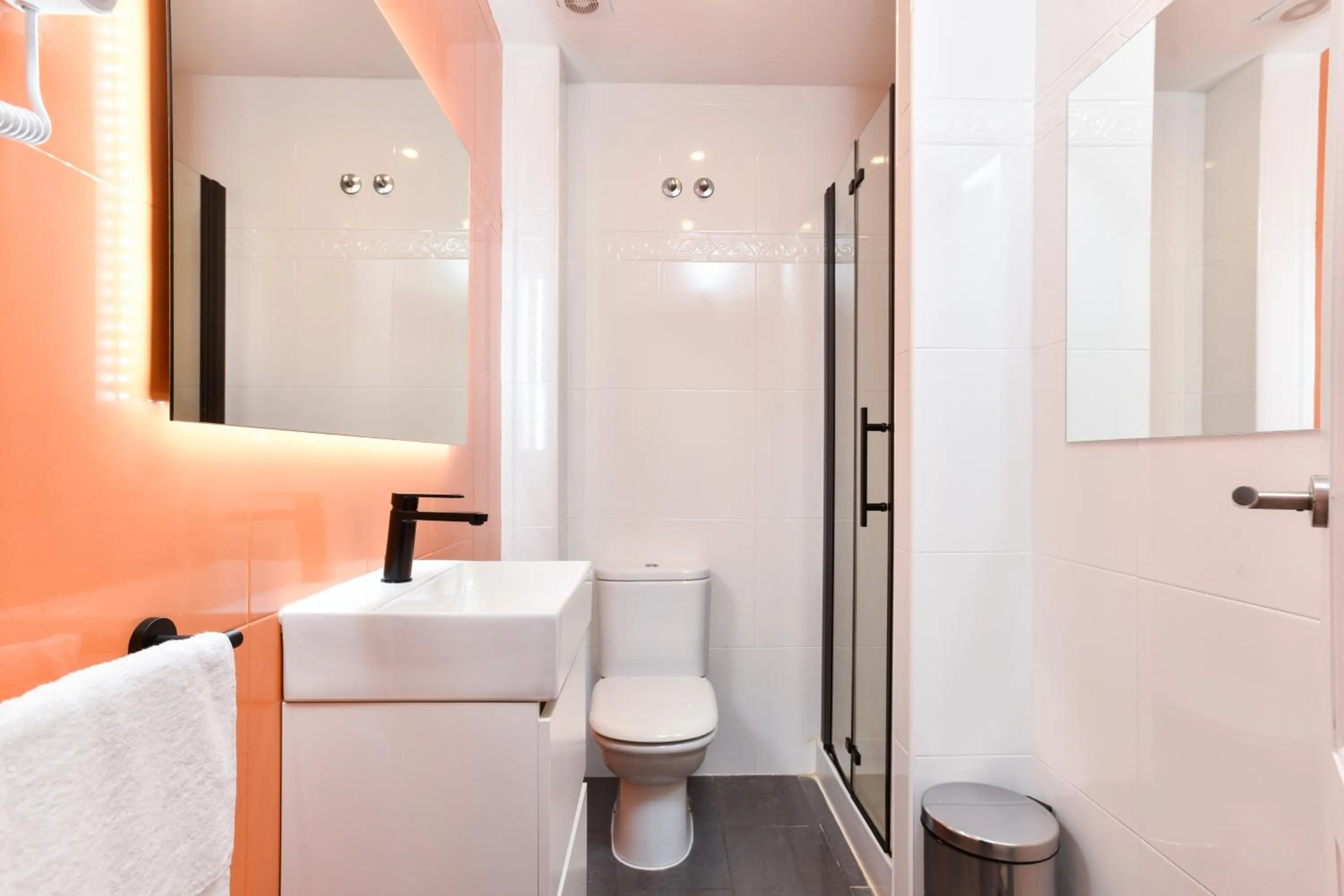 Bathroom in Hotel Kuve Marbella