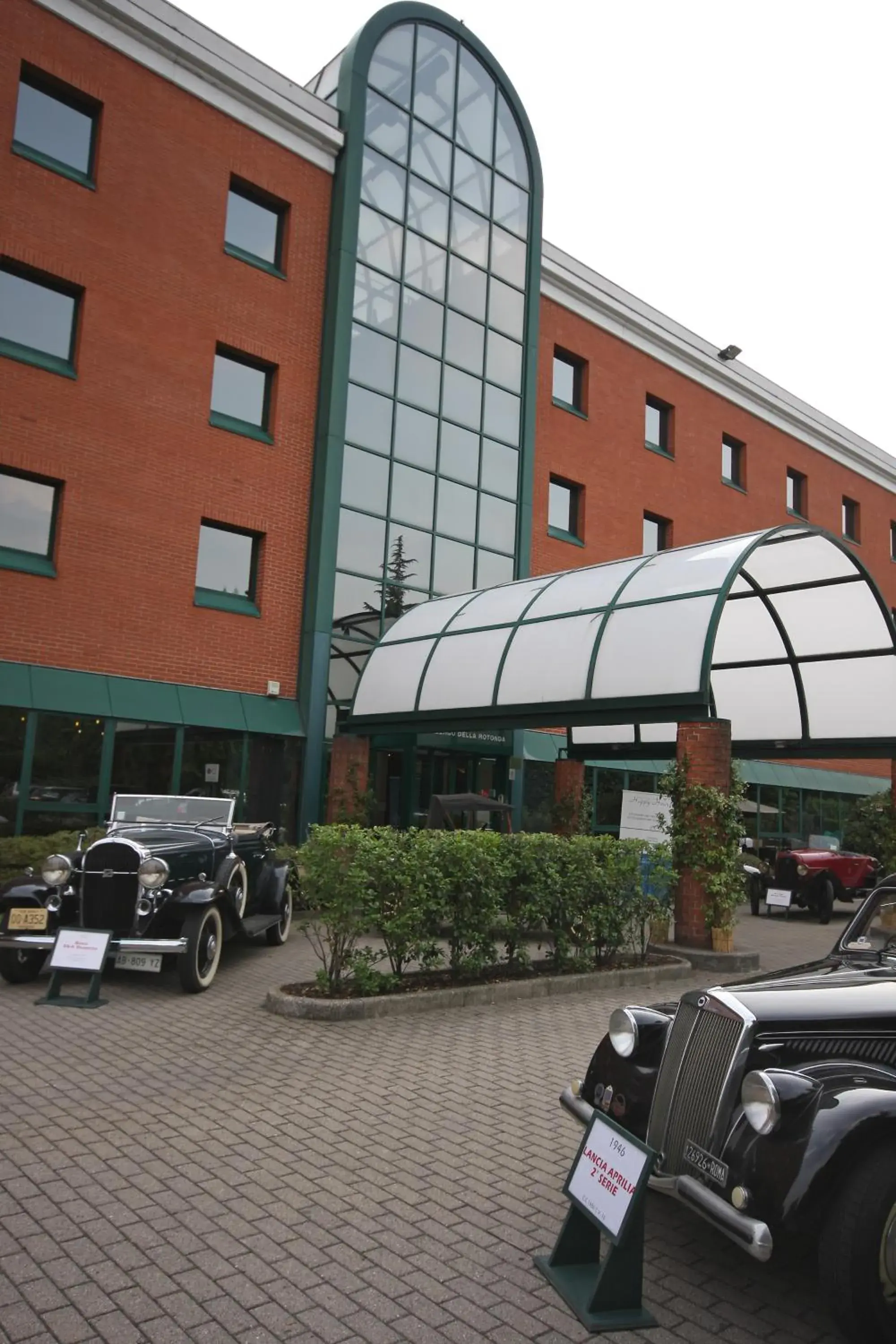 Facade/entrance in Hotel Della Rotonda Facade/entrance in Hotel Della Rotonda