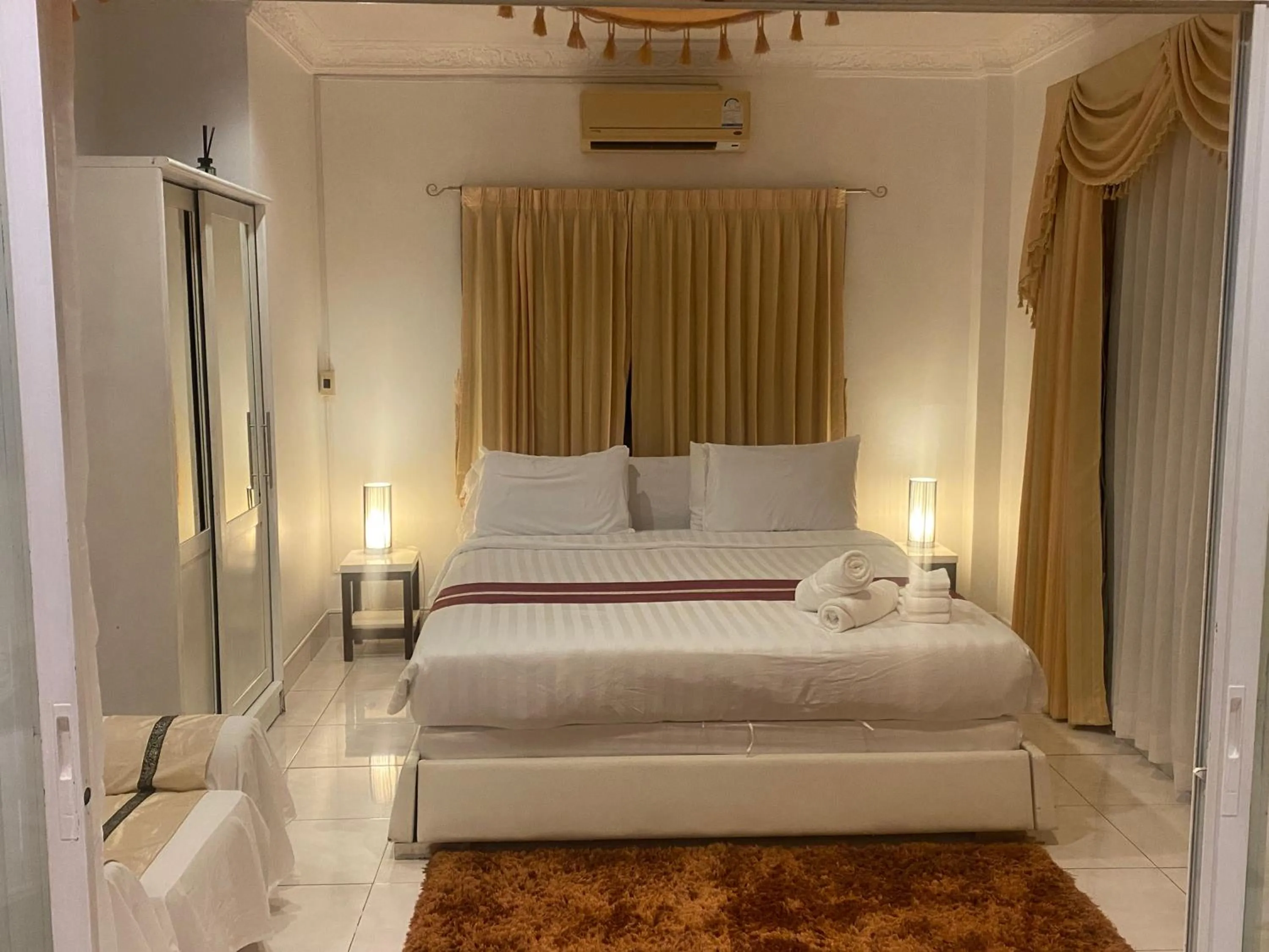 Bed in OASIS VILLA Karon Beach