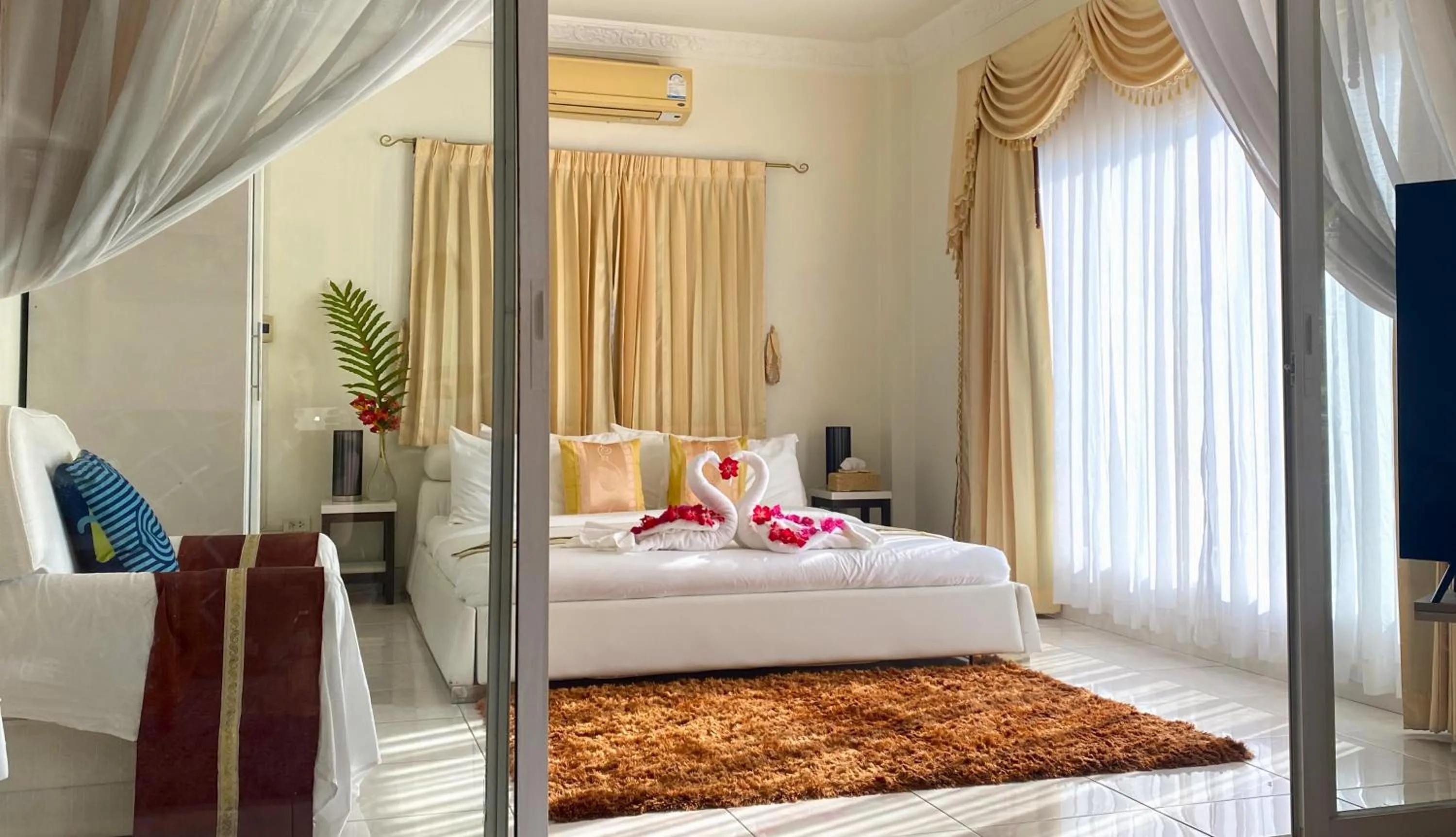 Bedroom, Bed in OASIS VILLA Karon Beach