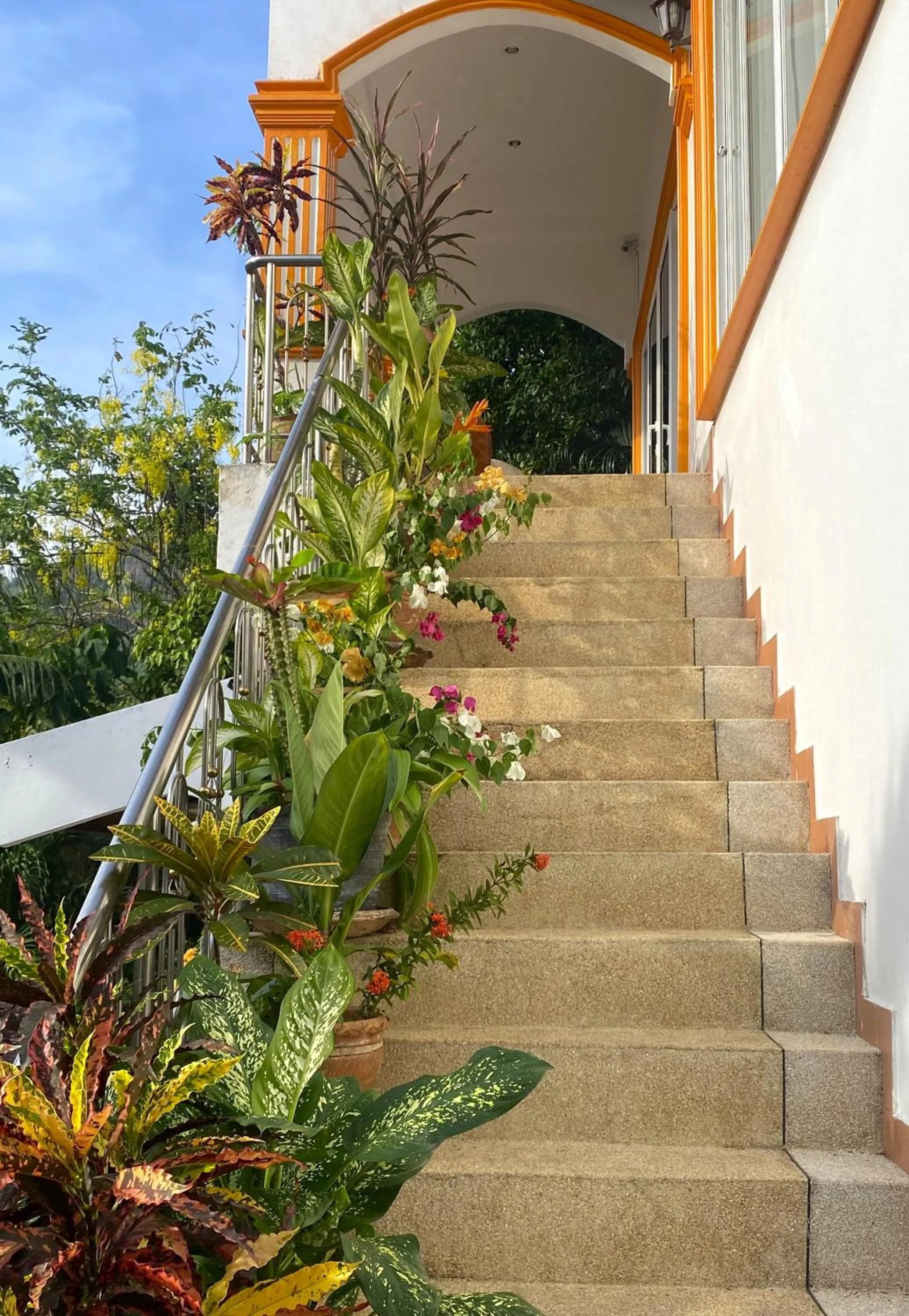Facade/entrance in OASIS VILLA Karon Beach