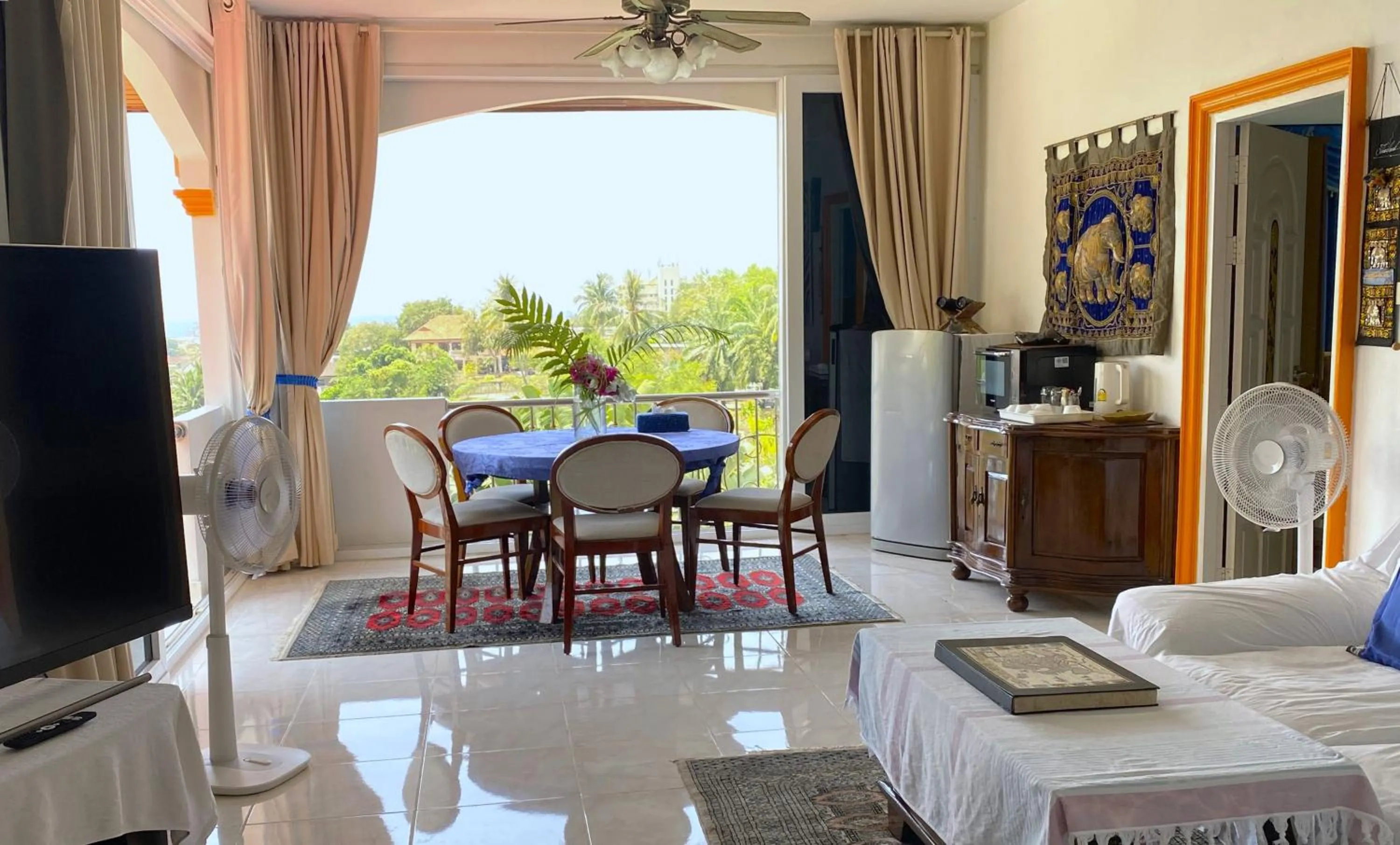 Living room, Bed in OASIS VILLA Karon Beach