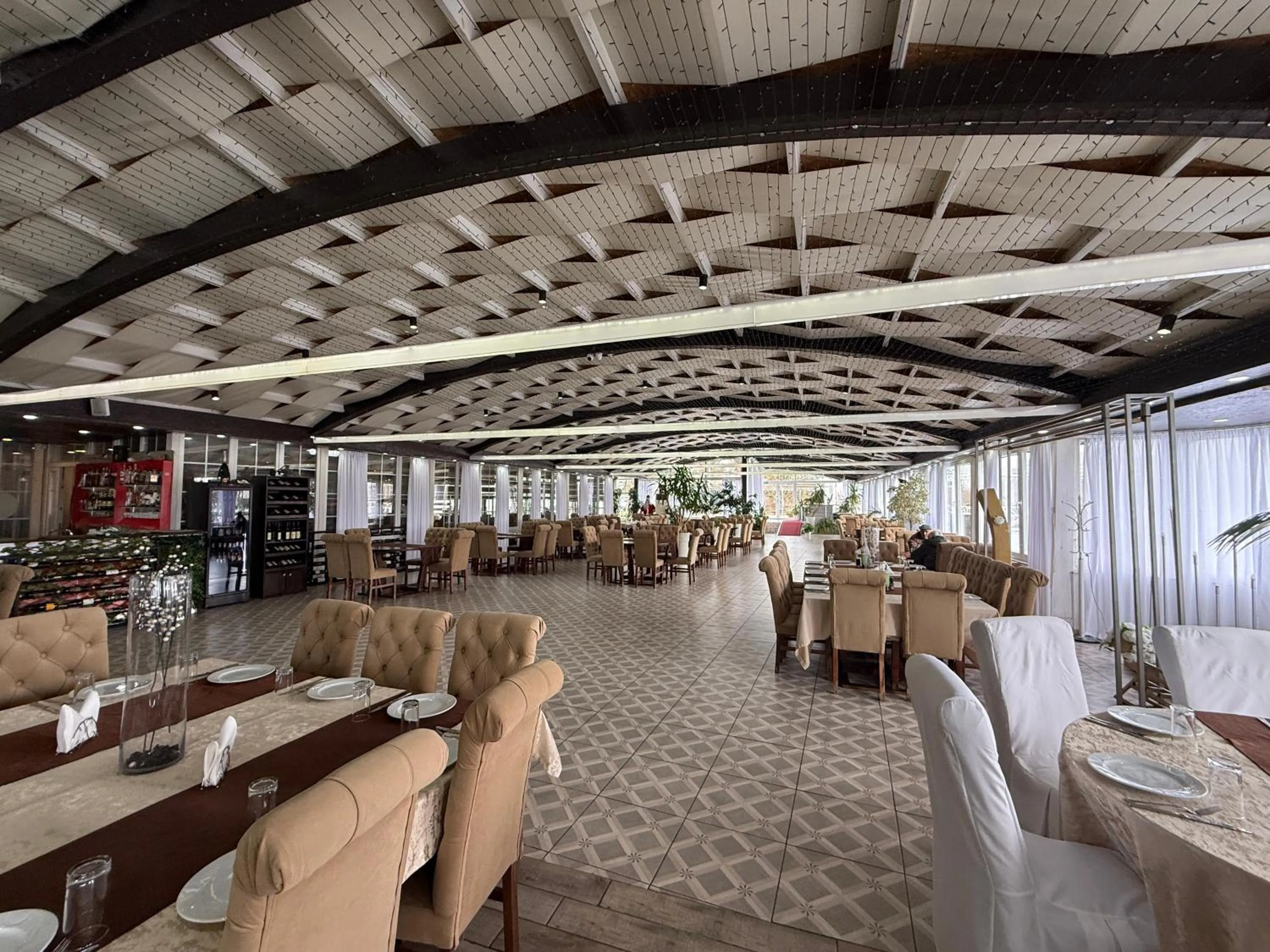 Restaurant/places to eat in Hotel Fantazia