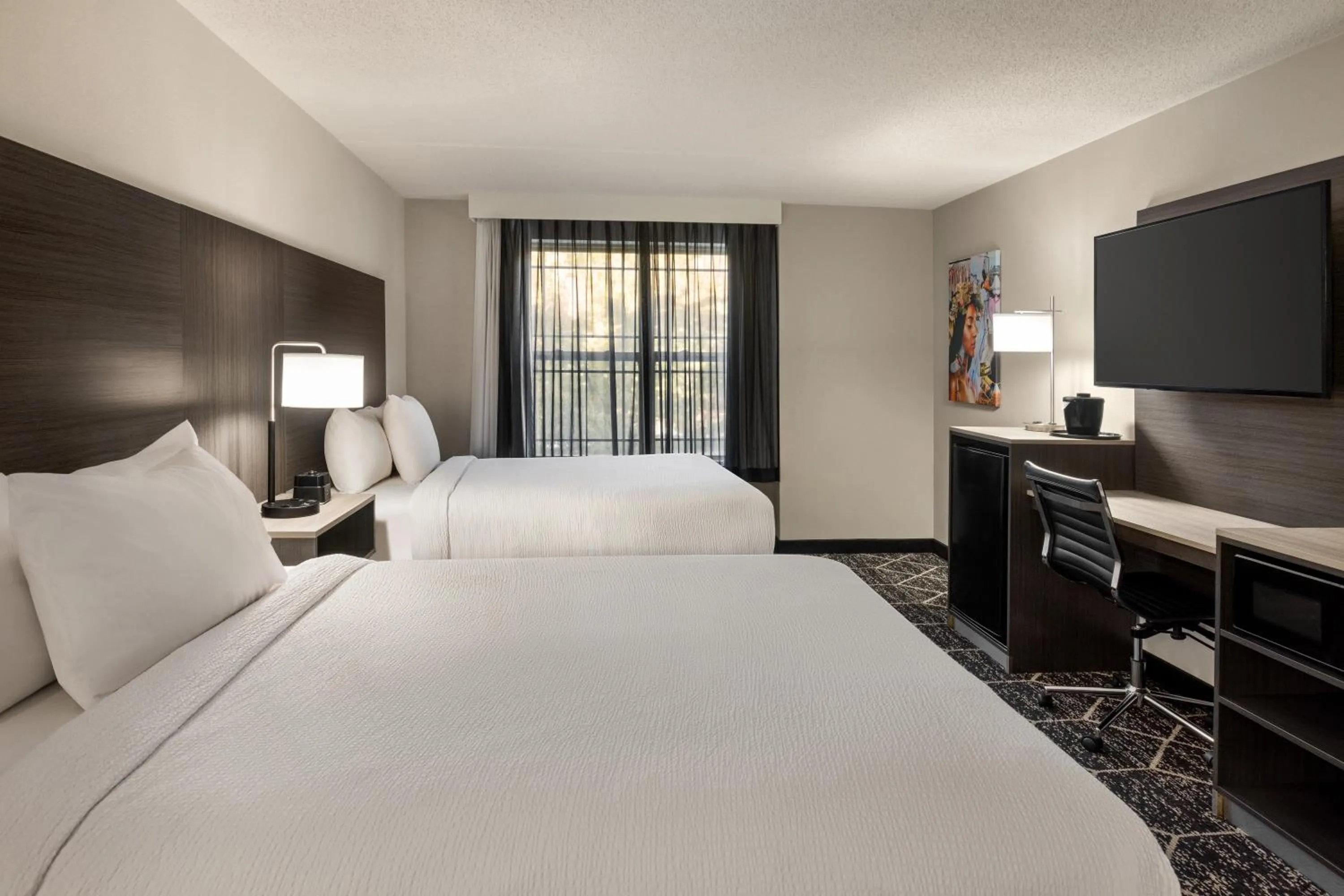 TV and multimedia, Bed in La Quinta Inn & Suites by Wyndham Lake George