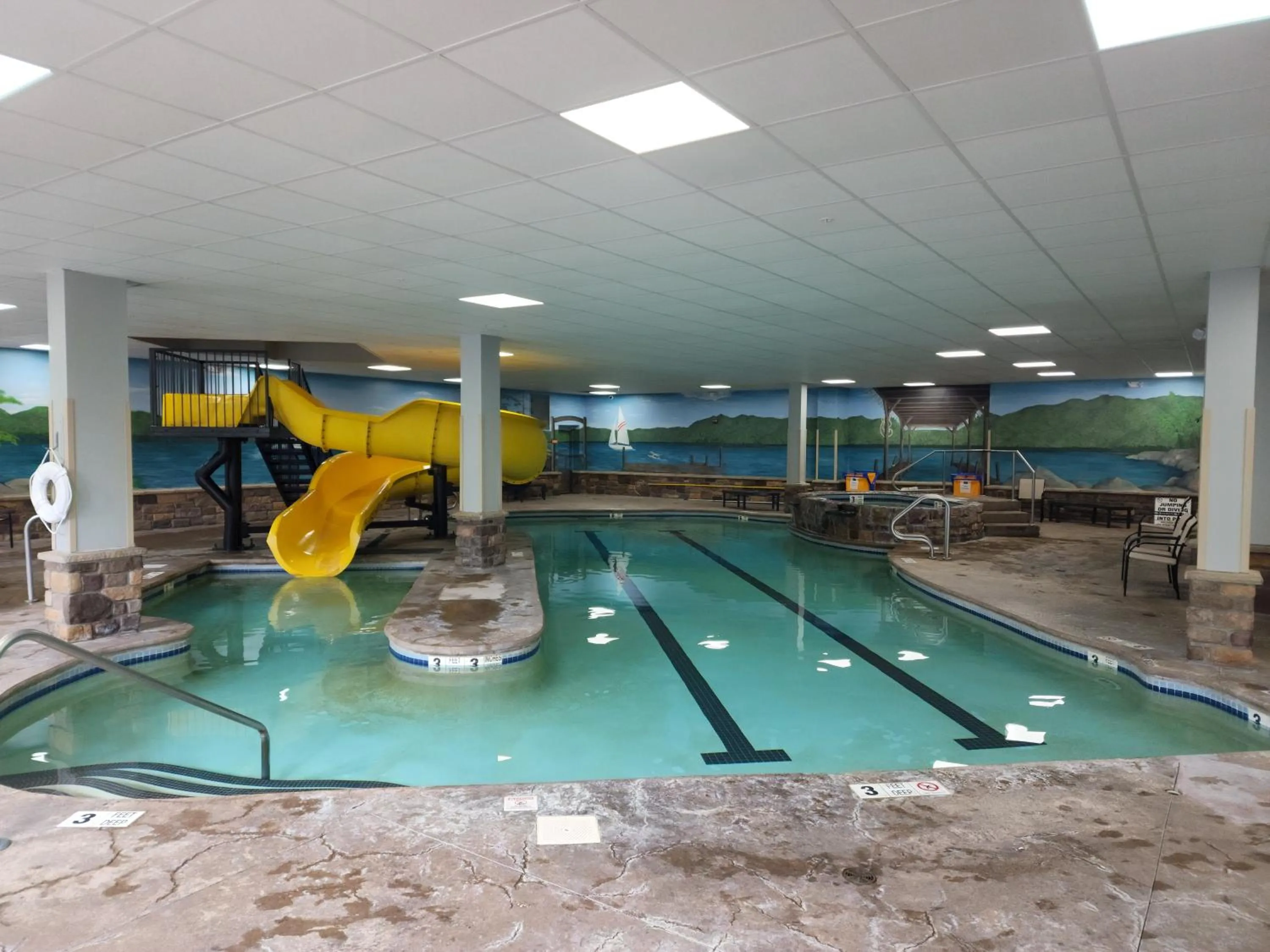 Swimming pool in La Quinta Inn & Suites by Wyndham Lake George