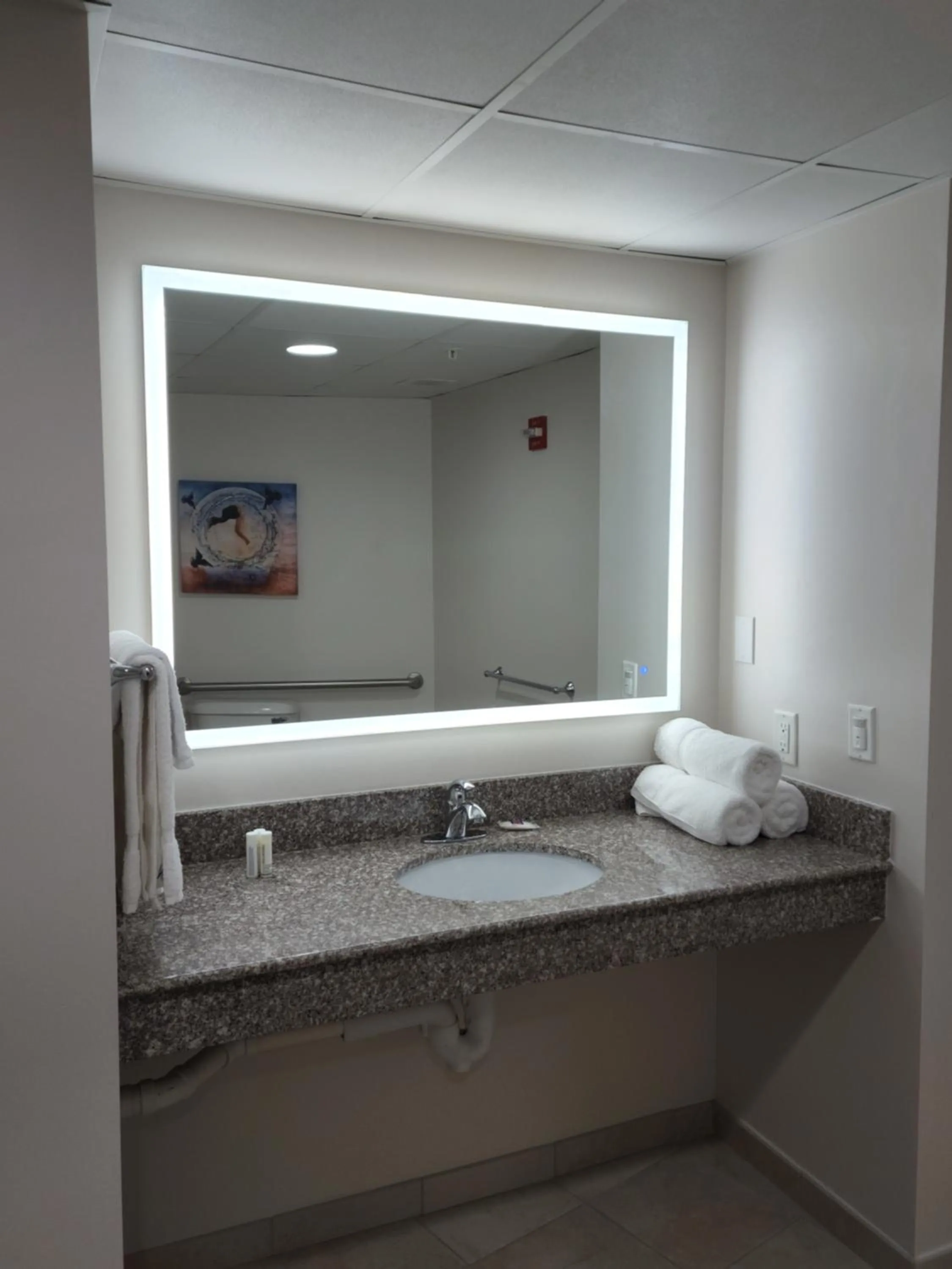 Bathroom in La Quinta Inn & Suites by Wyndham Lake George