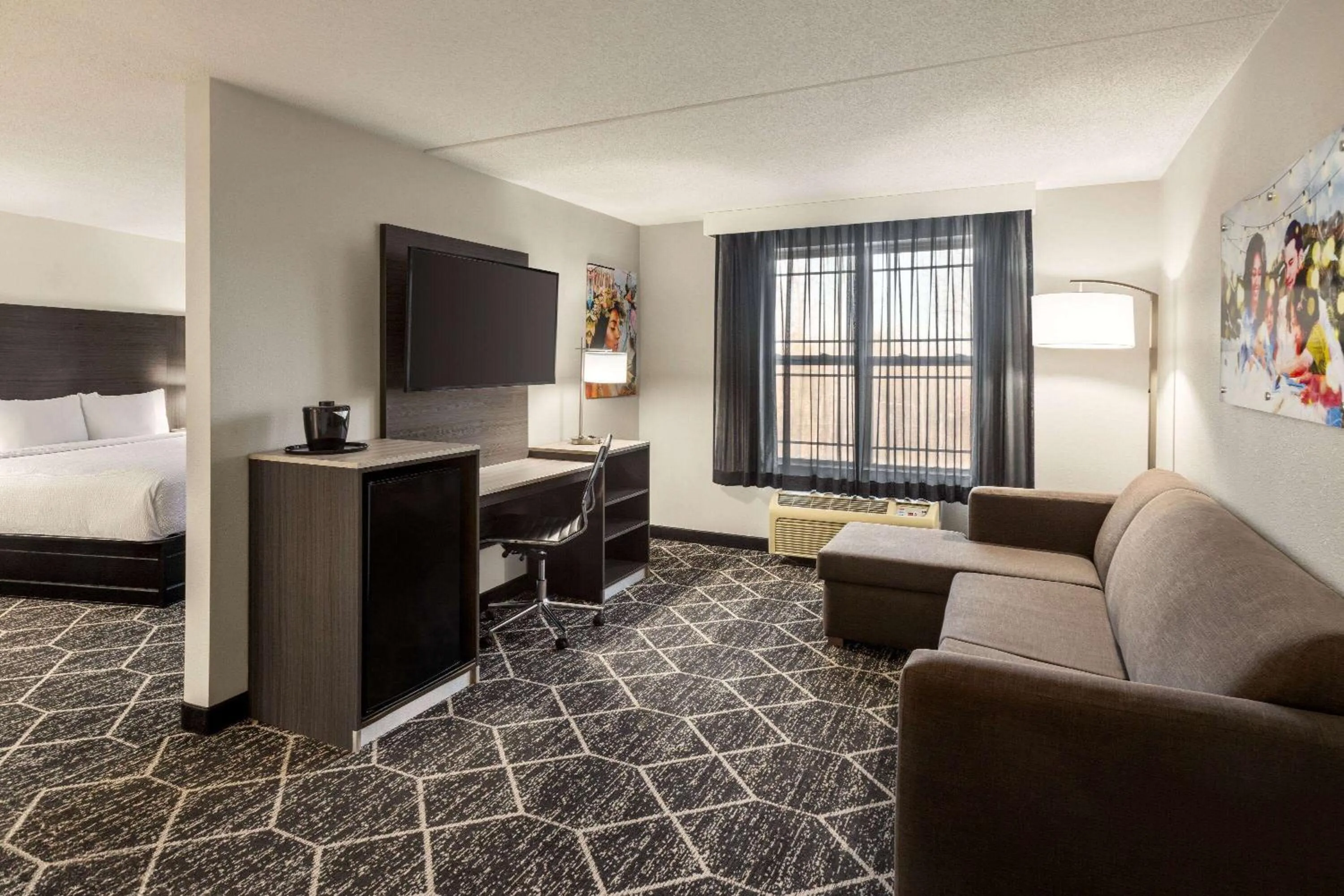 Photo of the whole room, Bed in La Quinta Inn & Suites by Wyndham Lake George