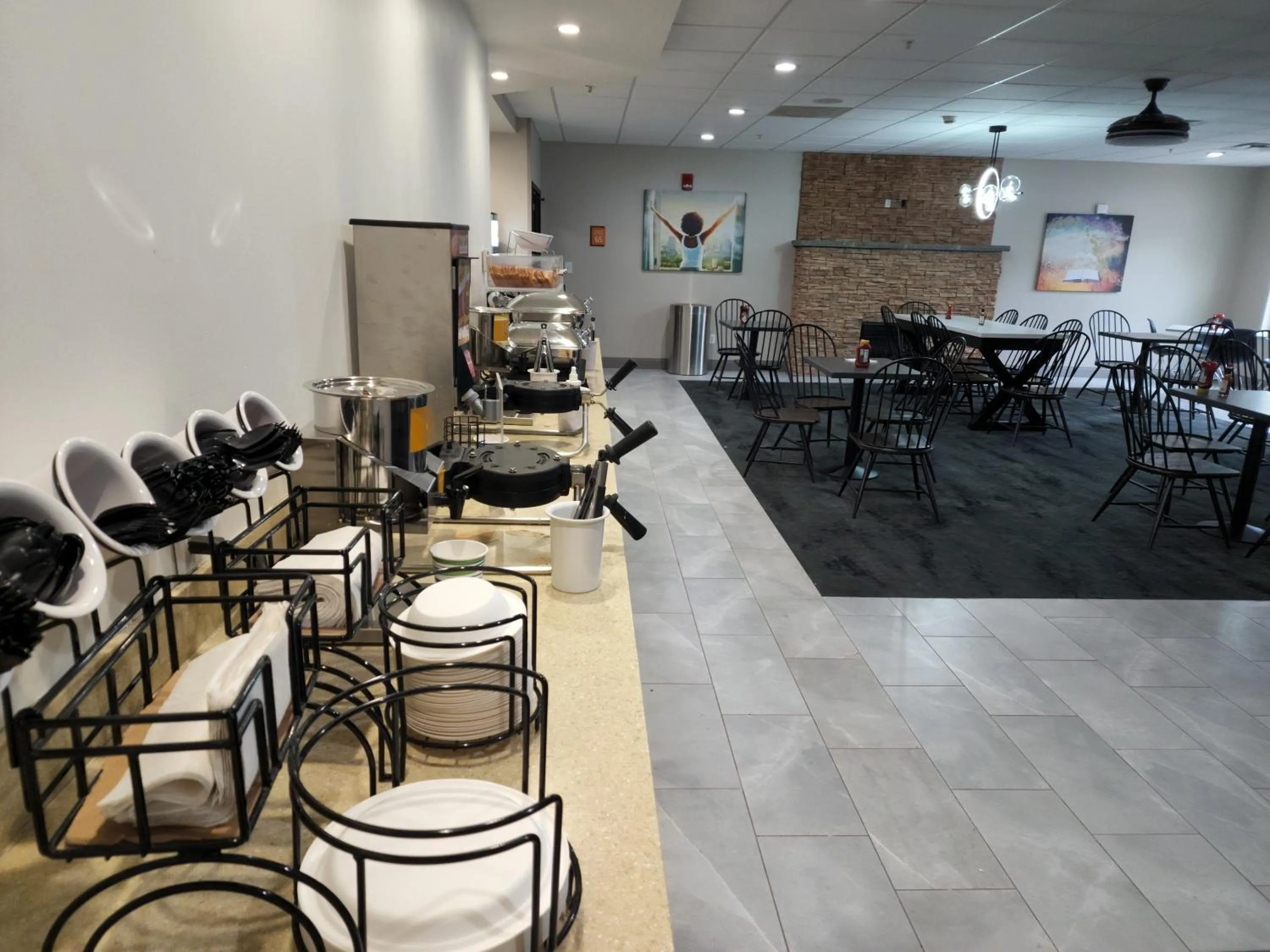 Breakfast in La Quinta Inn & Suites by Wyndham Lake George