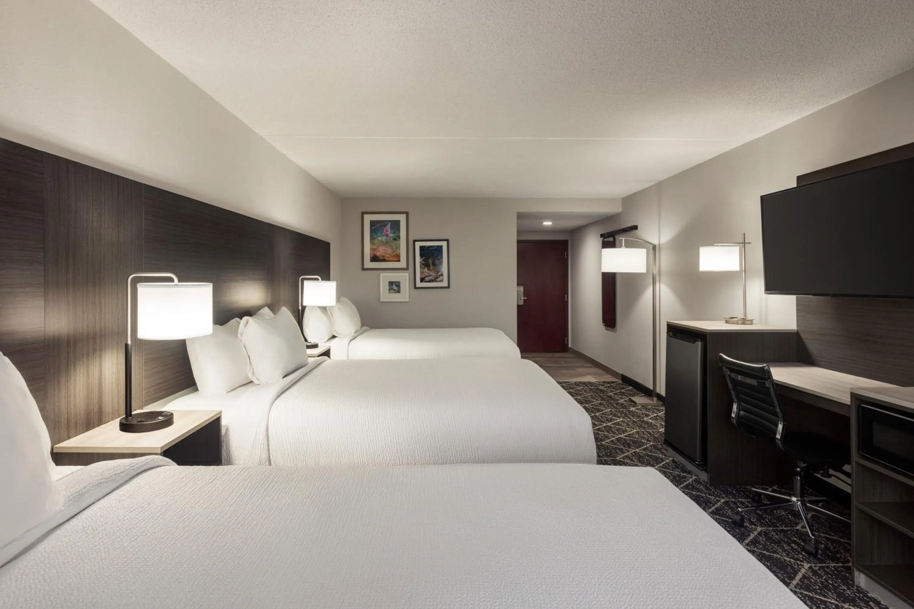 Bedroom, Bed in La Quinta Inn & Suites by Wyndham Lake George