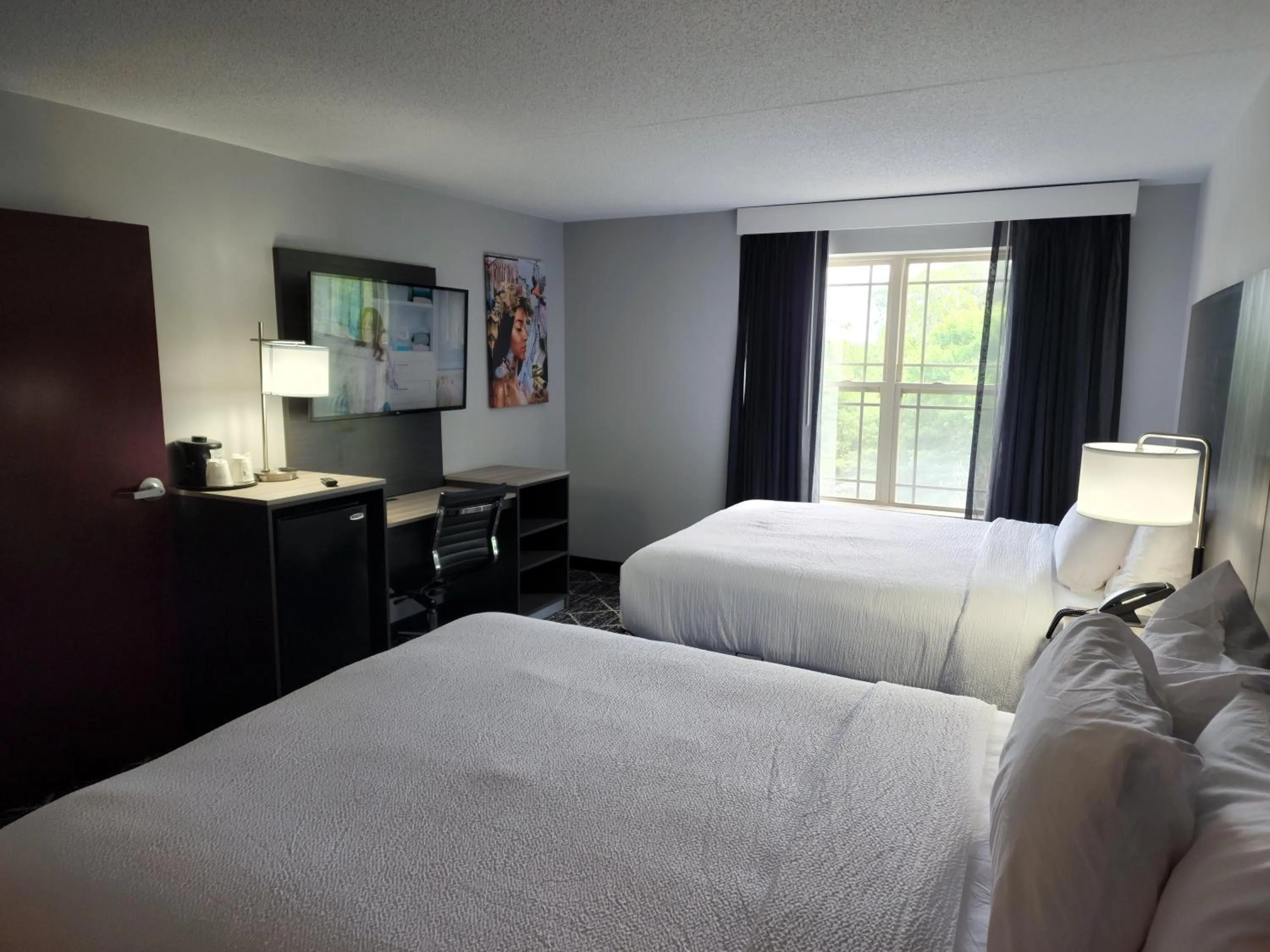 Bed in La Quinta Inn & Suites by Wyndham Lake George