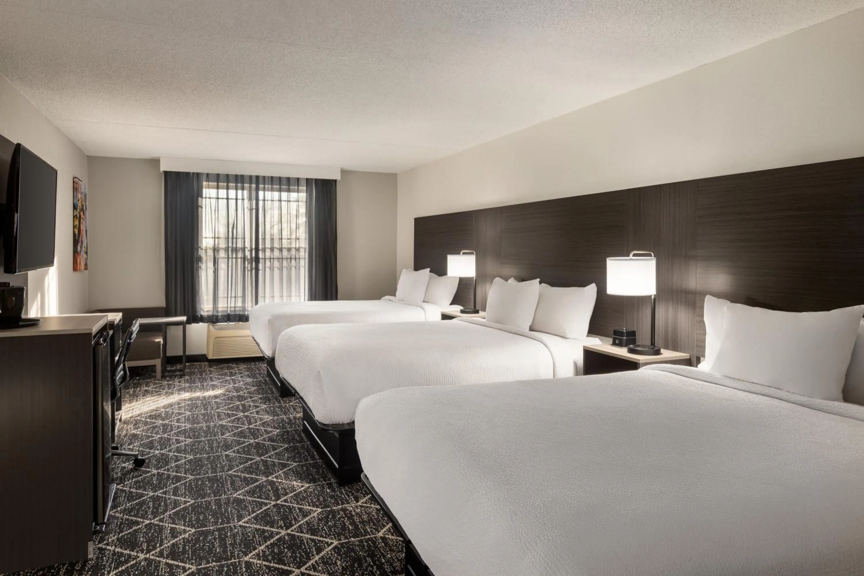 Bedroom, Bed in La Quinta Inn & Suites by Wyndham Lake George