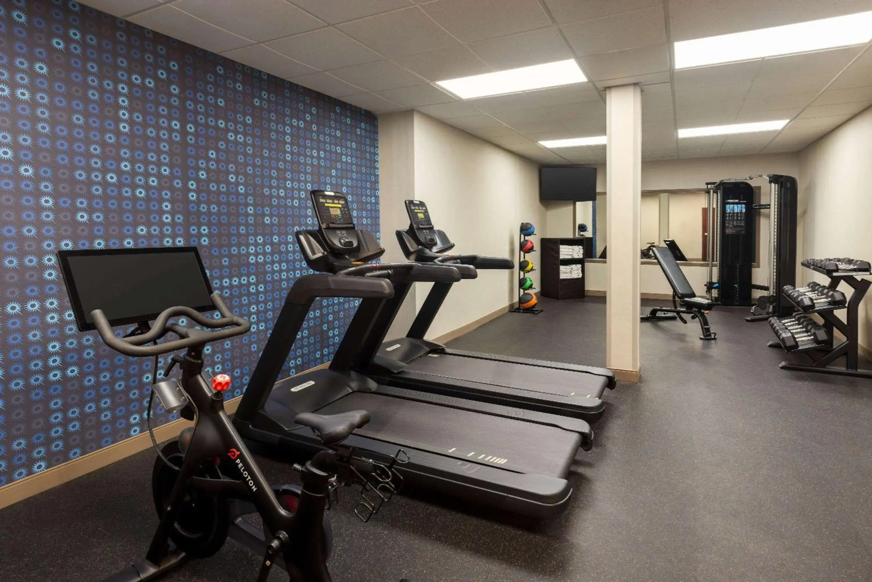 Fitness centre/facilities in La Quinta Inn & Suites by Wyndham Lake George Fitness centre/facilities in La Quinta Inn & Suites by Wyndham Lake George