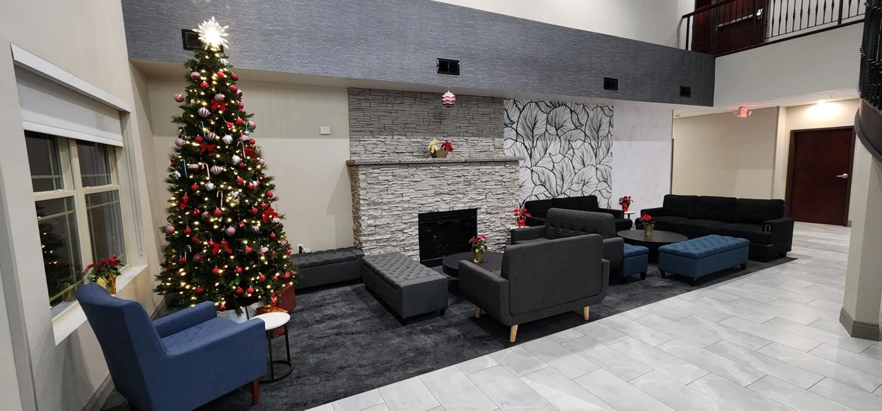 Seating area in La Quinta Inn & Suites by Wyndham Lake George