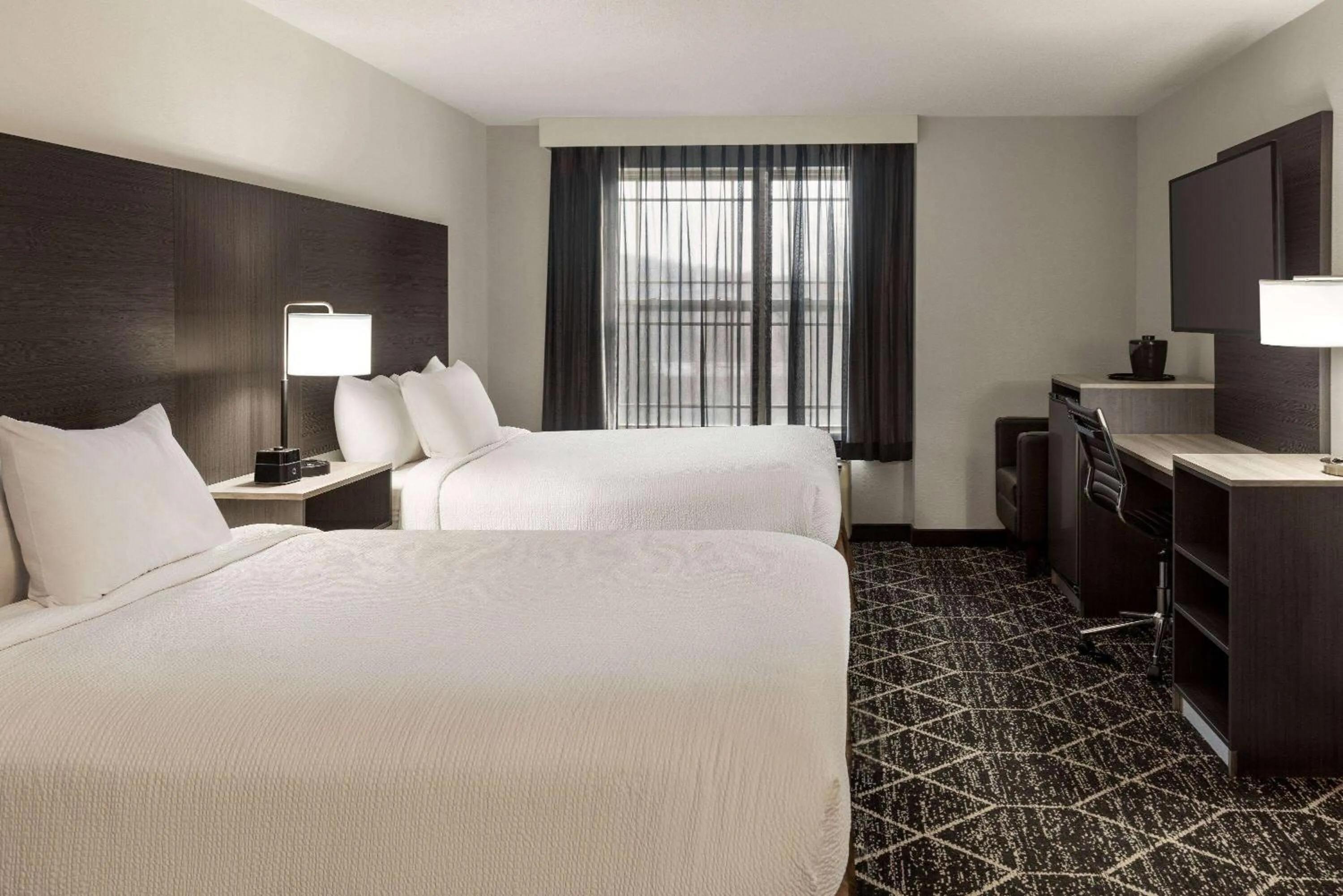 Photo of the whole room, Bed in La Quinta Inn & Suites by Wyndham Lake George