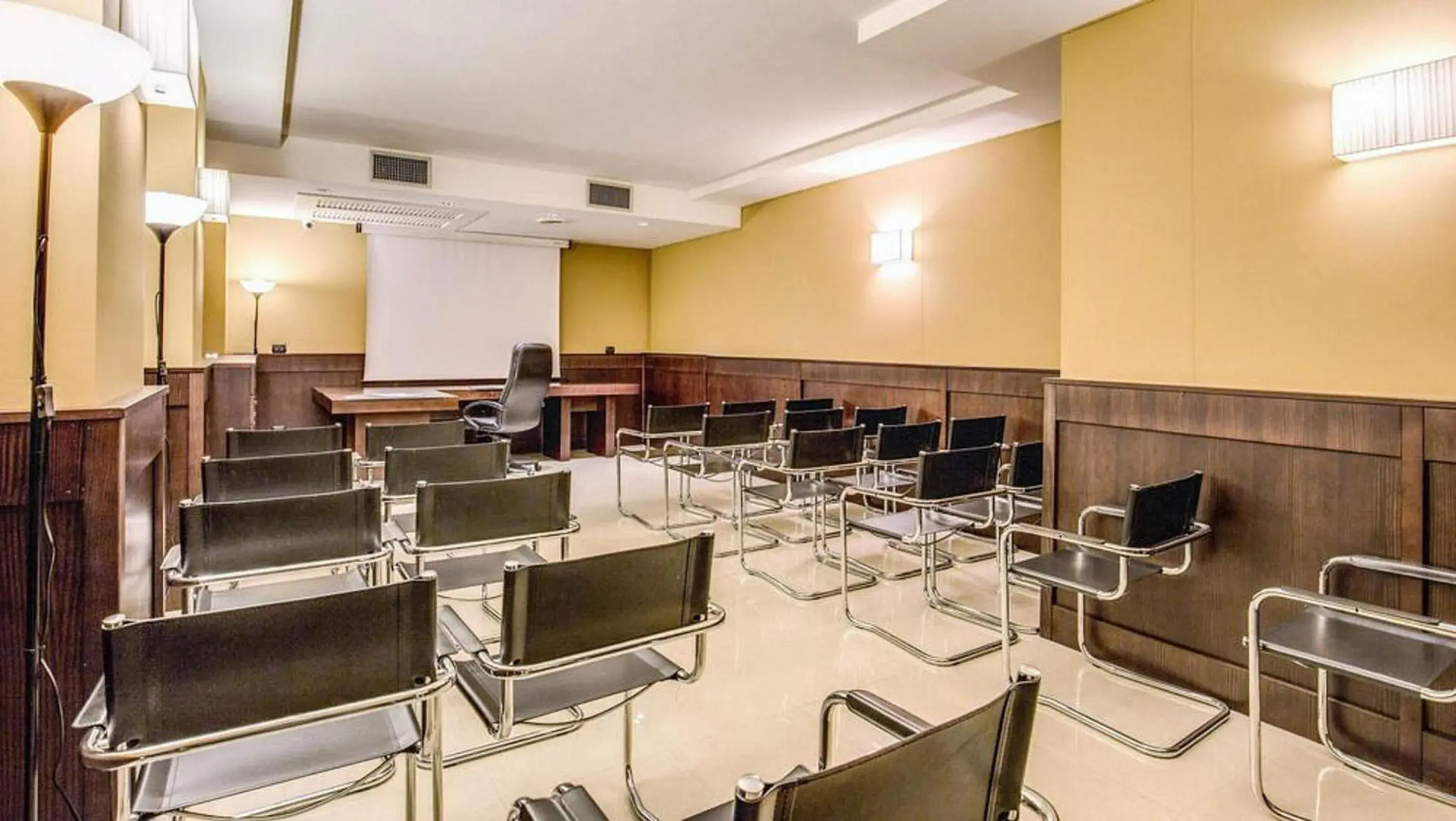 Business facilities in The Strand Hotel Business facilities in The Strand Hotel