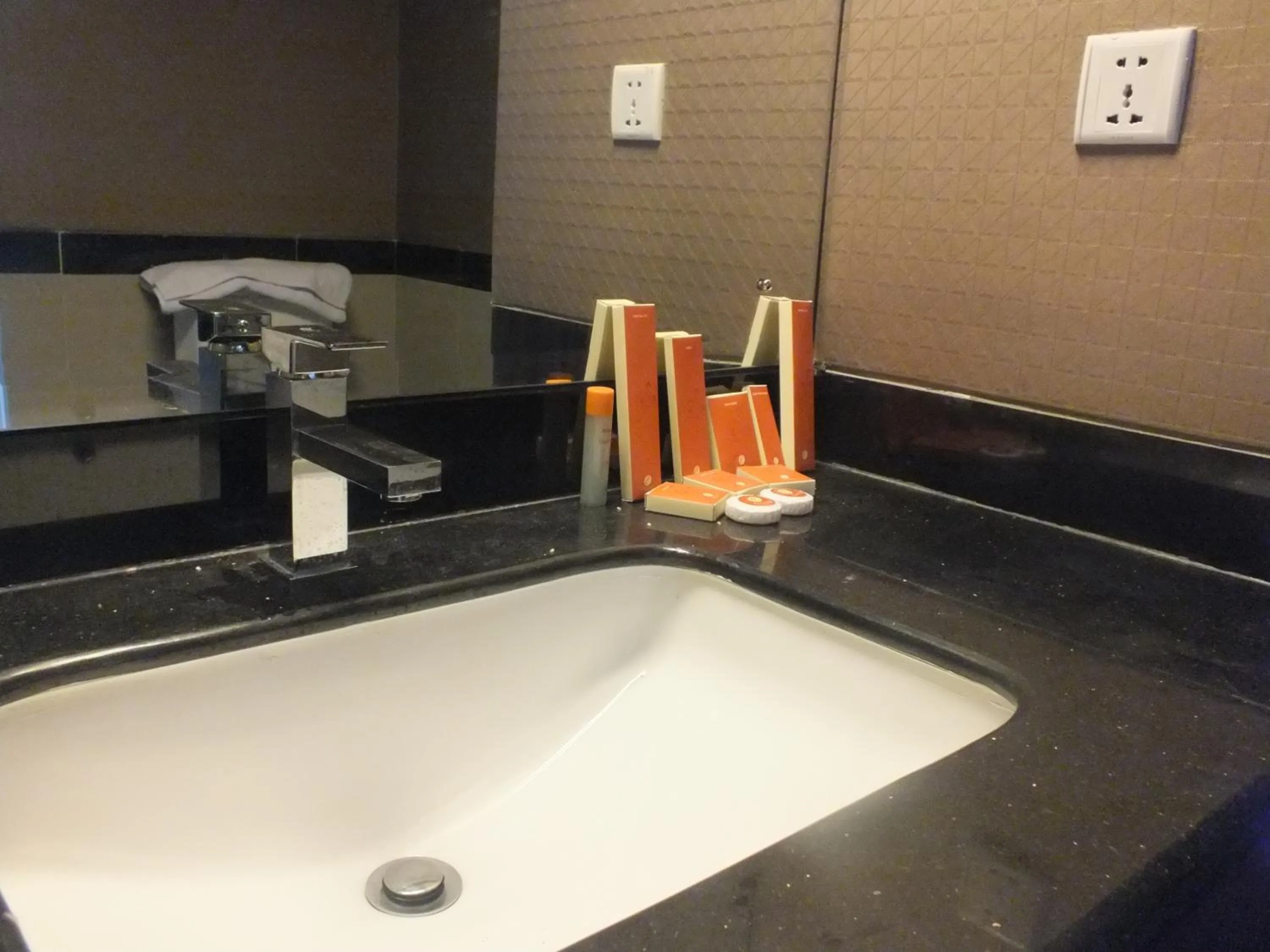 Toilet in Cavinton Hotel Malioboro Yogyakarta