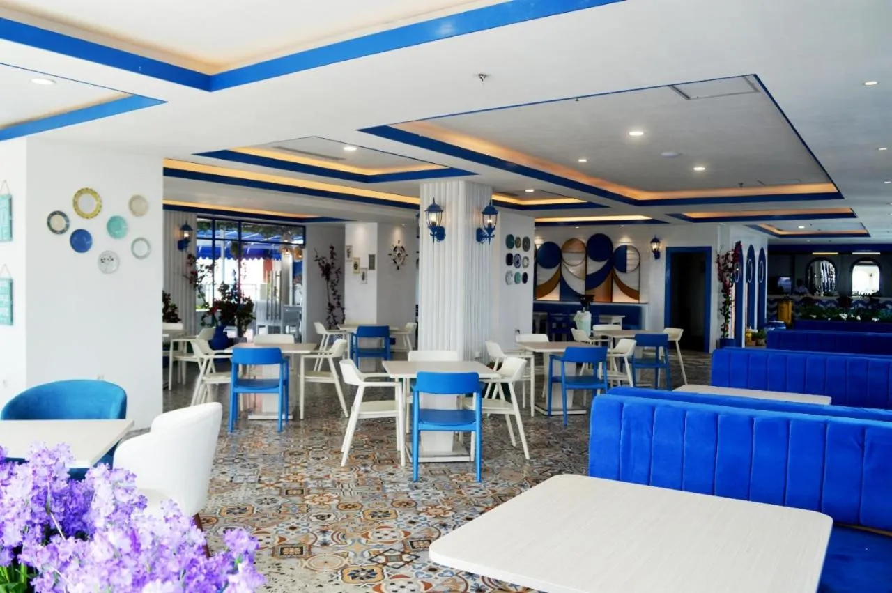 Restaurant/places to eat in Cavinton Hotel Malioboro Yogyakarta