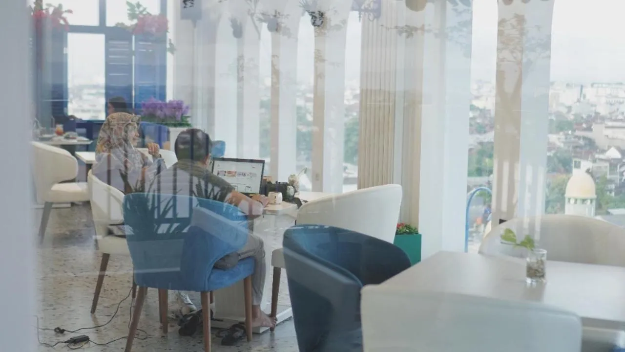 Restaurant/places to eat in Cavinton Hotel Malioboro Yogyakarta