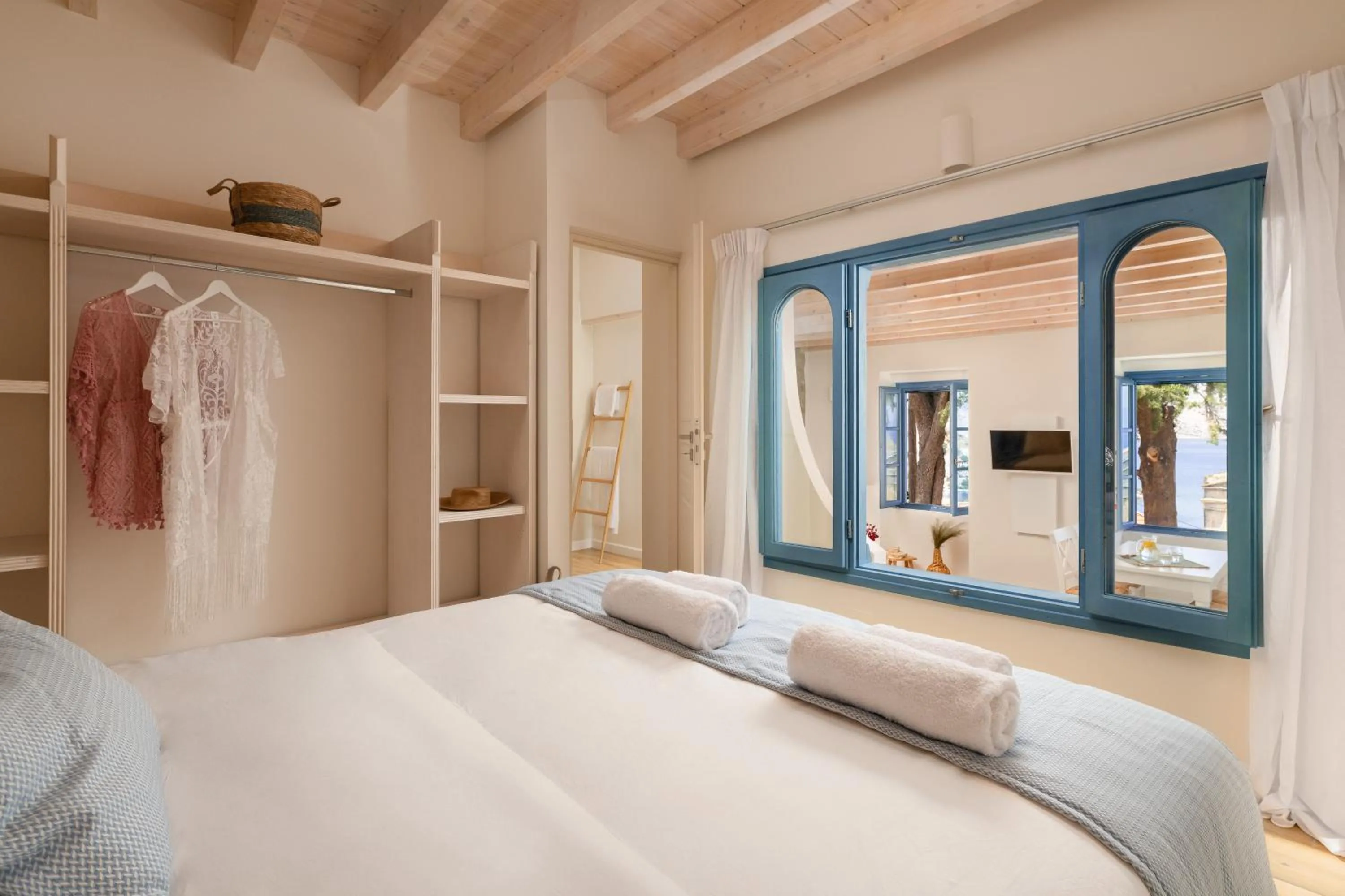 Bed in Cedrus Blue