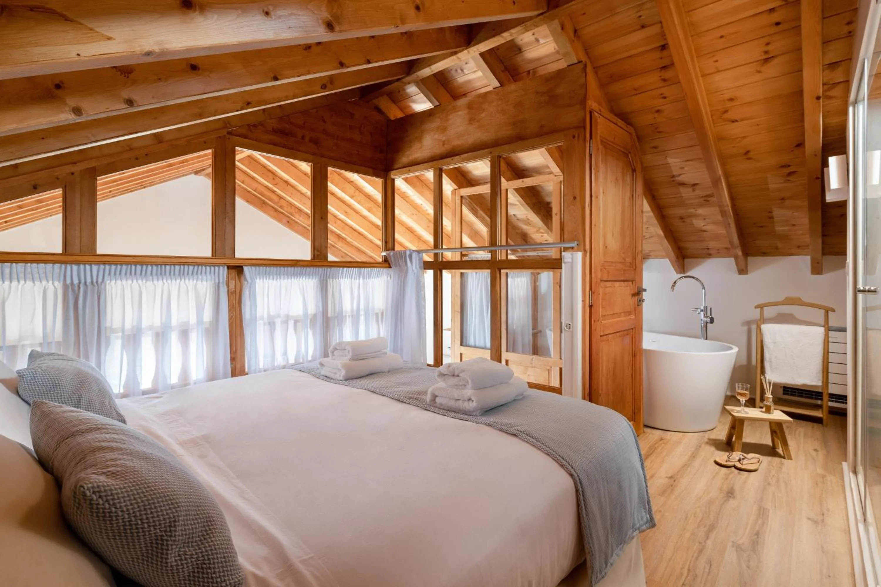 Bed in Cedrus Blue