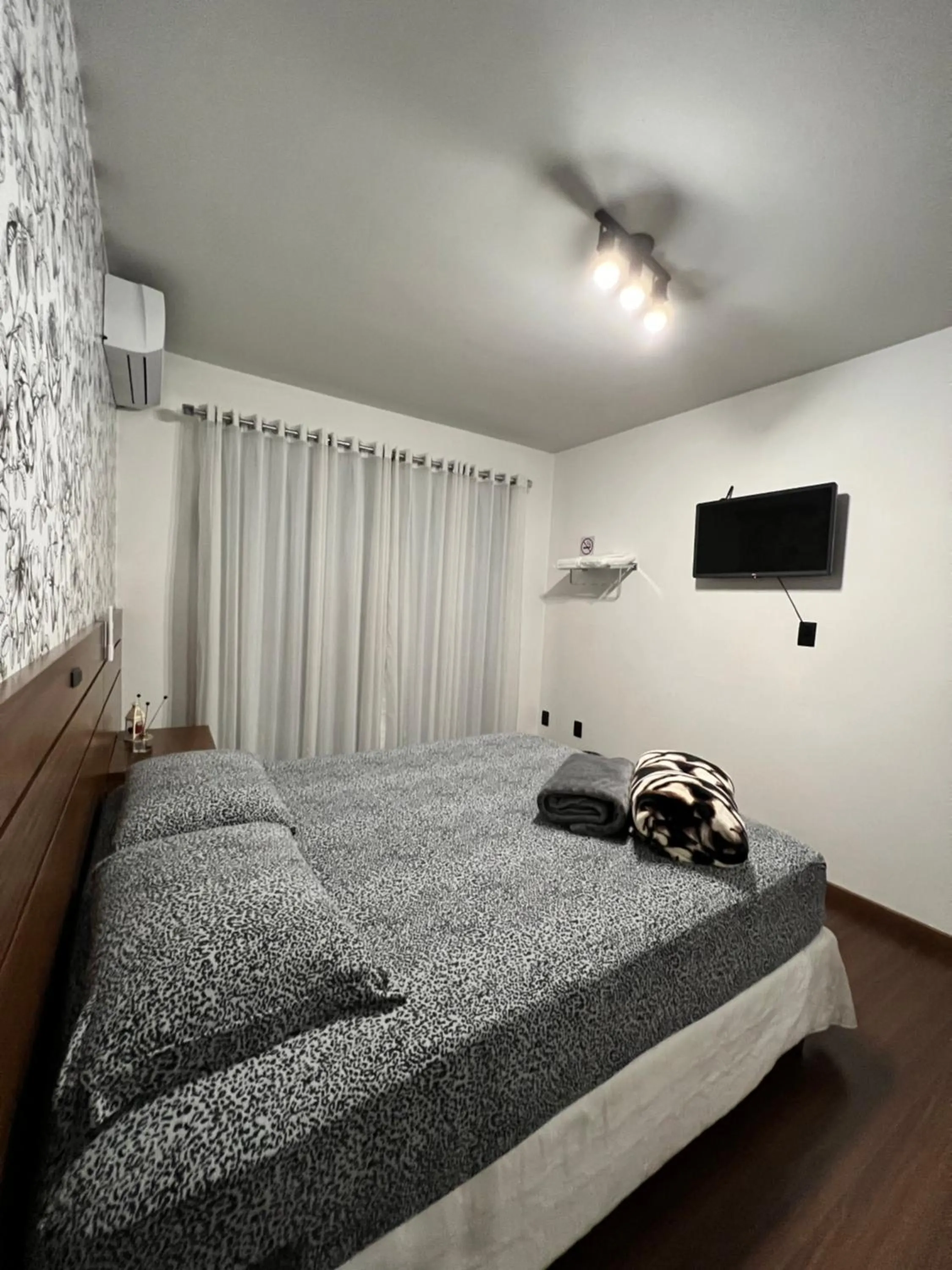 TV and multimedia, Bed in Pousada Central Jaraguá