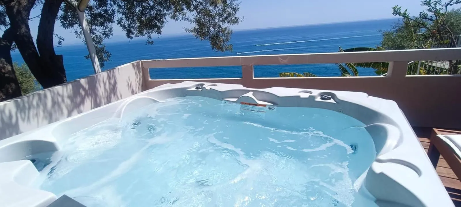 Hot Tub in Villa Santa Maria - Luxury Suites