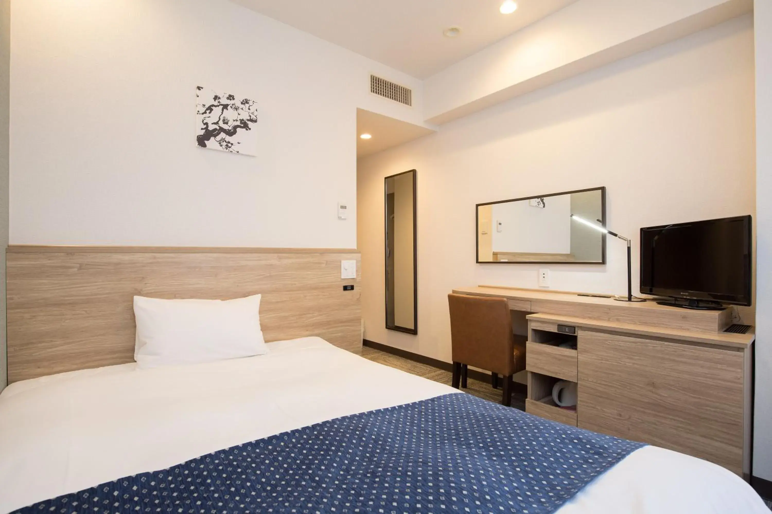 Standard Double Room - Single Use - Smoking in Nest Hotel Osaka Shinsaibashi Standard Double Room - Single Use - Smoking in Nest Hotel Osaka Shinsaibashi