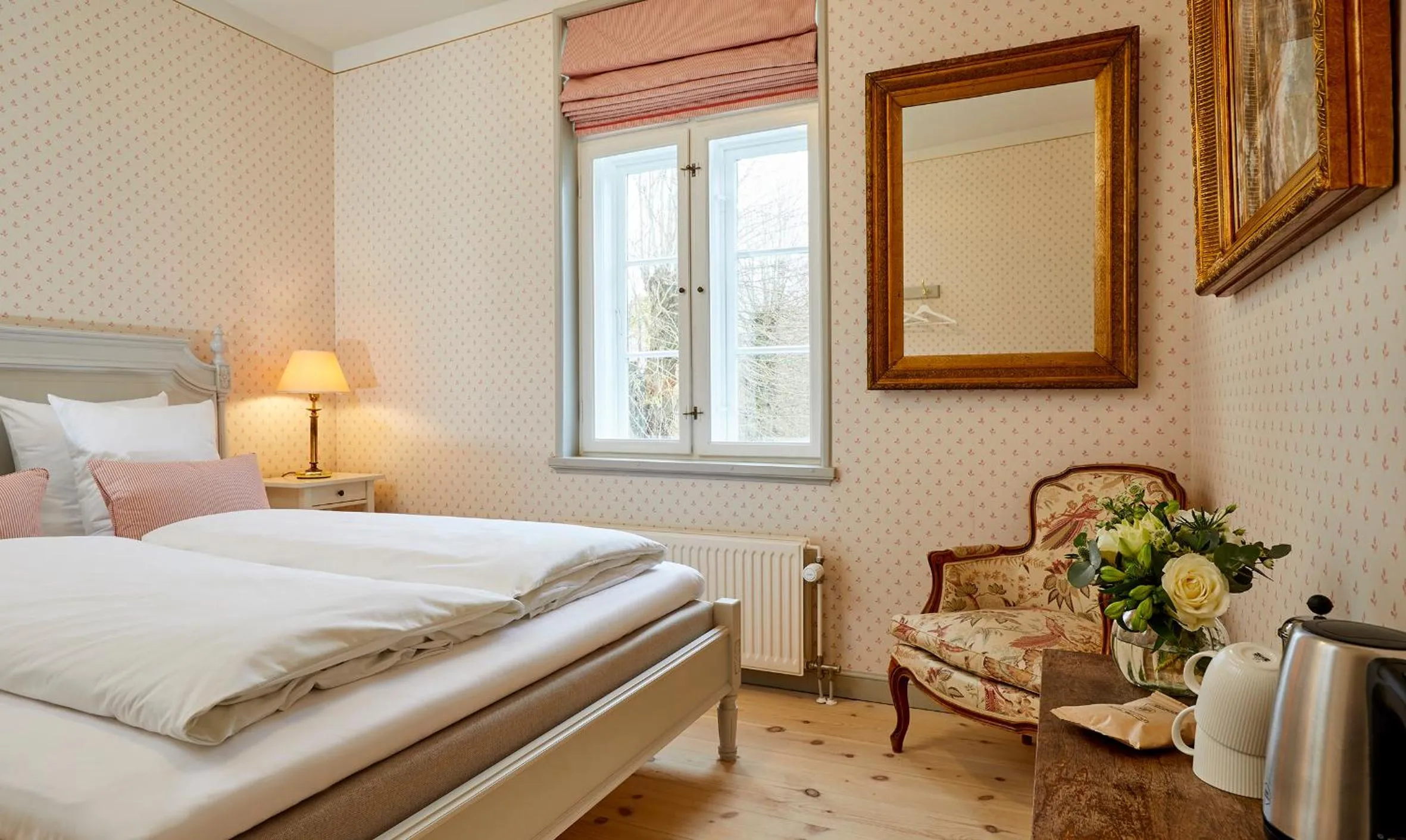 Photo of the whole room, Bed in Schackenborg Slotskro