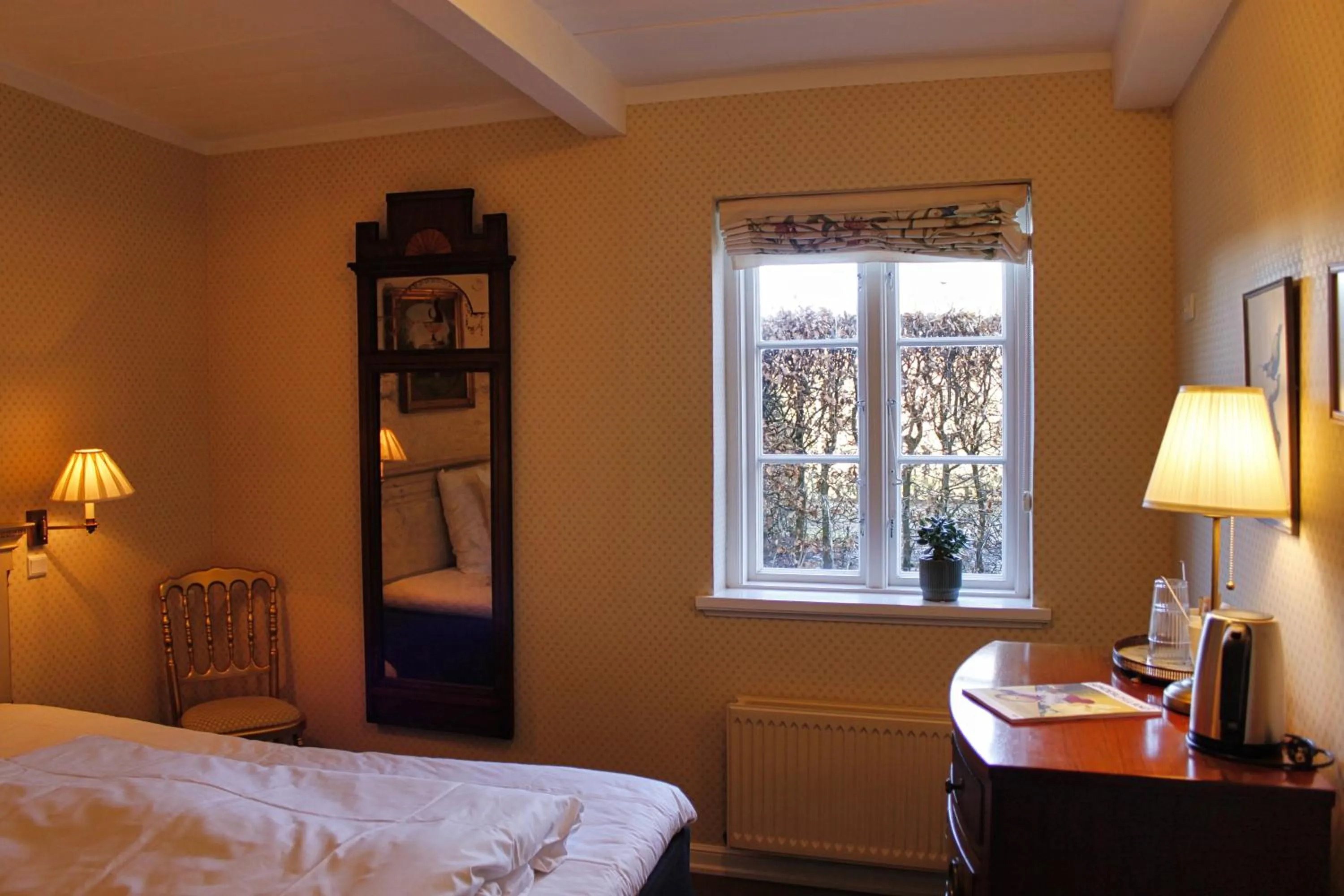 Seating area, Bed in Schackenborg Slotskro