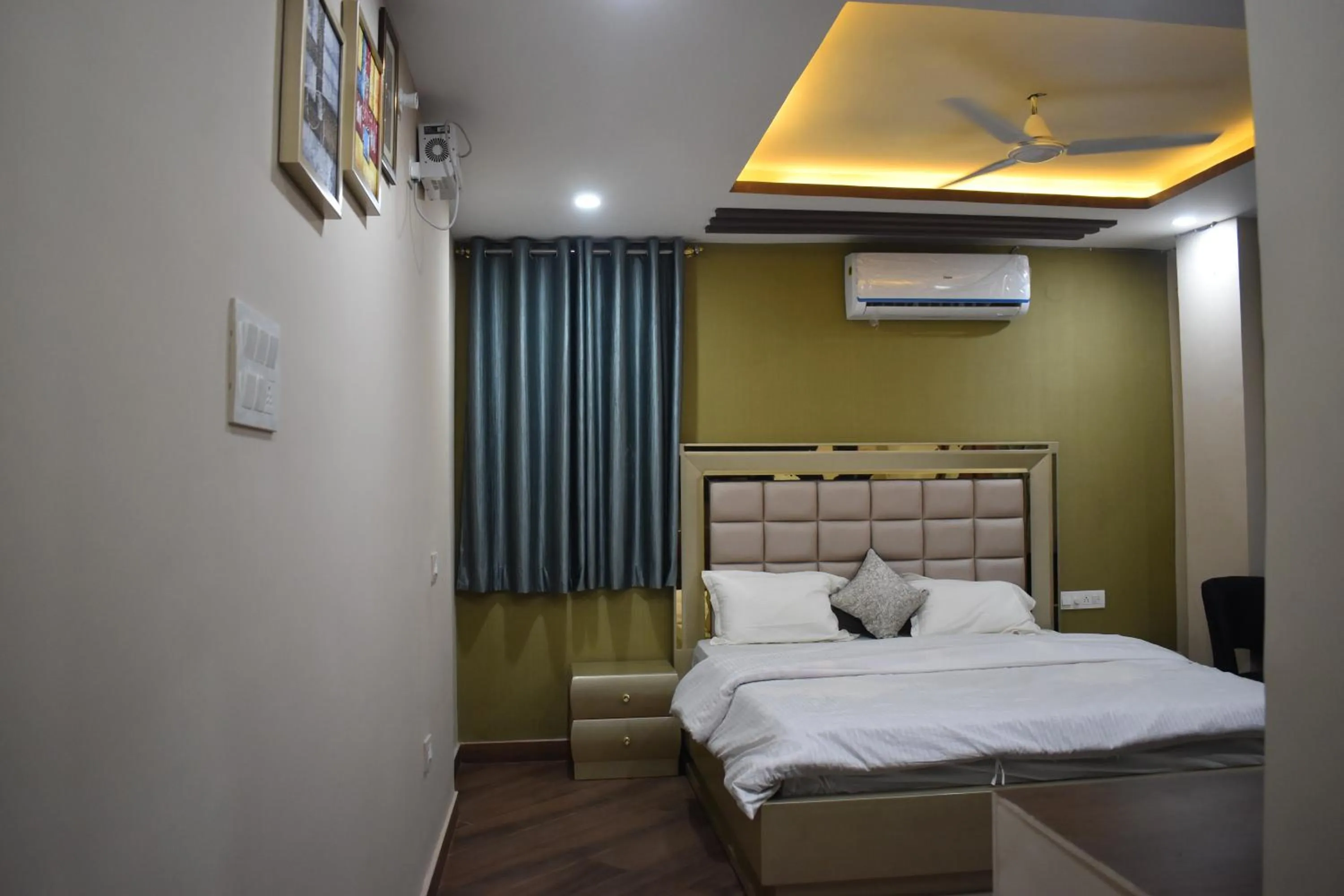 Photo of the whole room in Hotel Lilac Doors