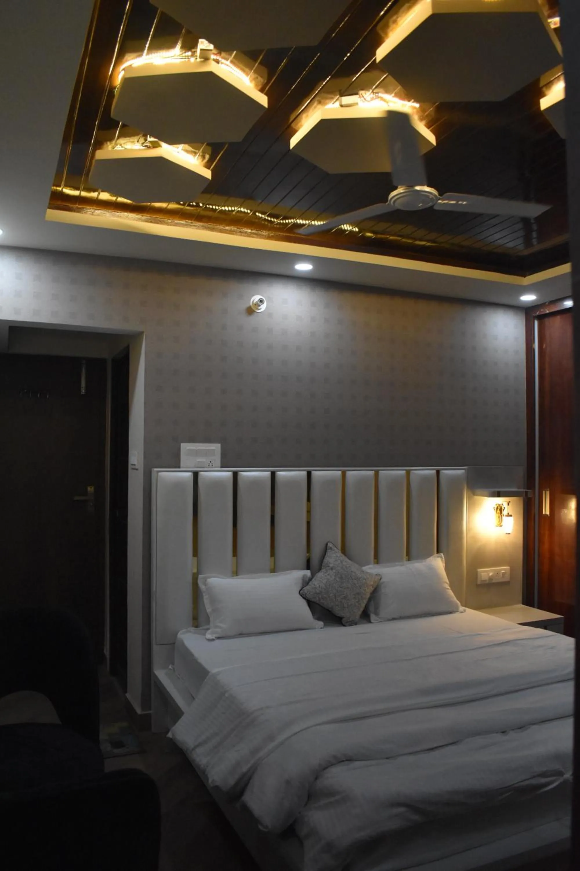 Photo of the whole room in Hotel Lilac Doors