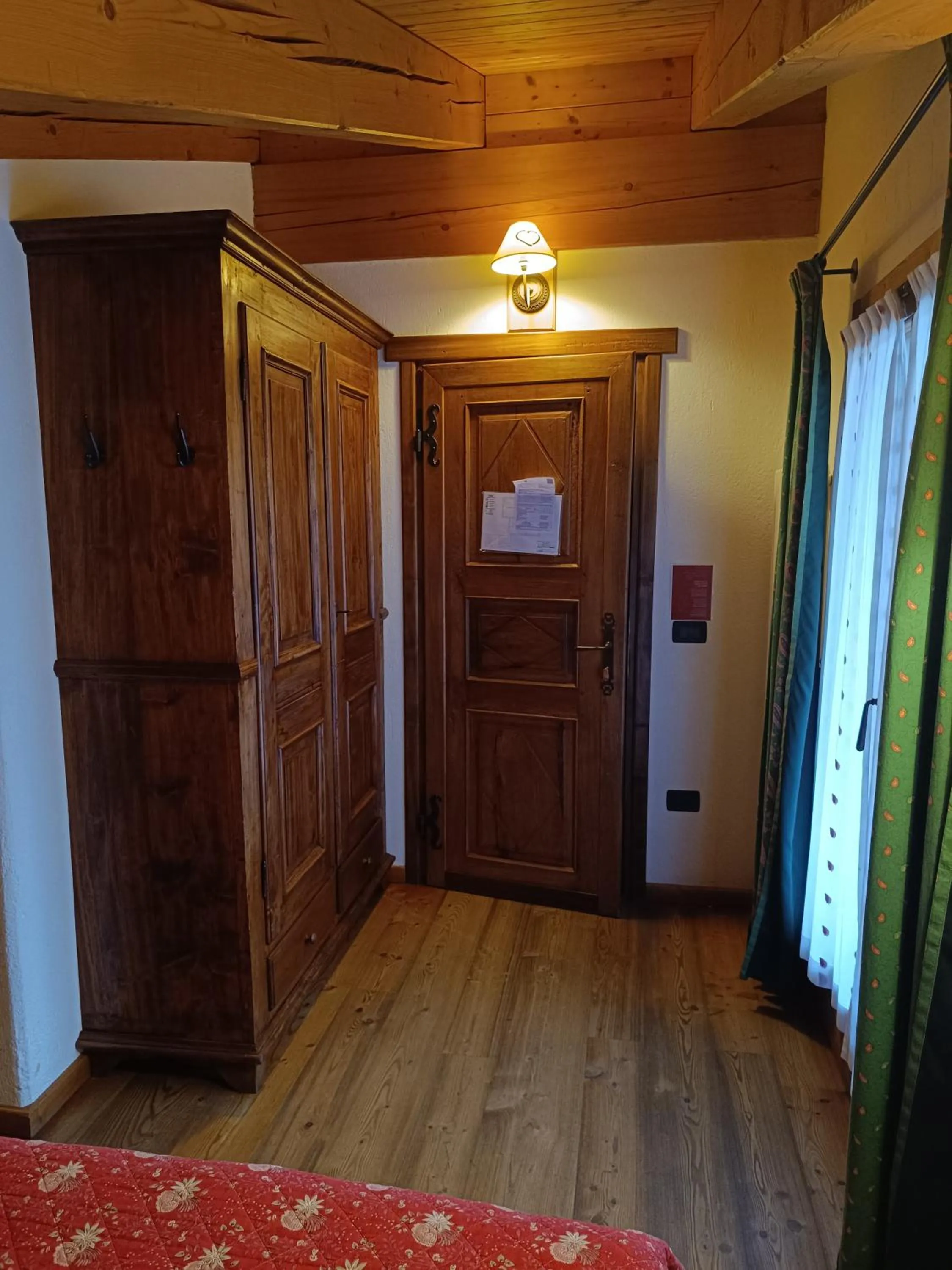 wardrobe in Hotel Lo Campagnar