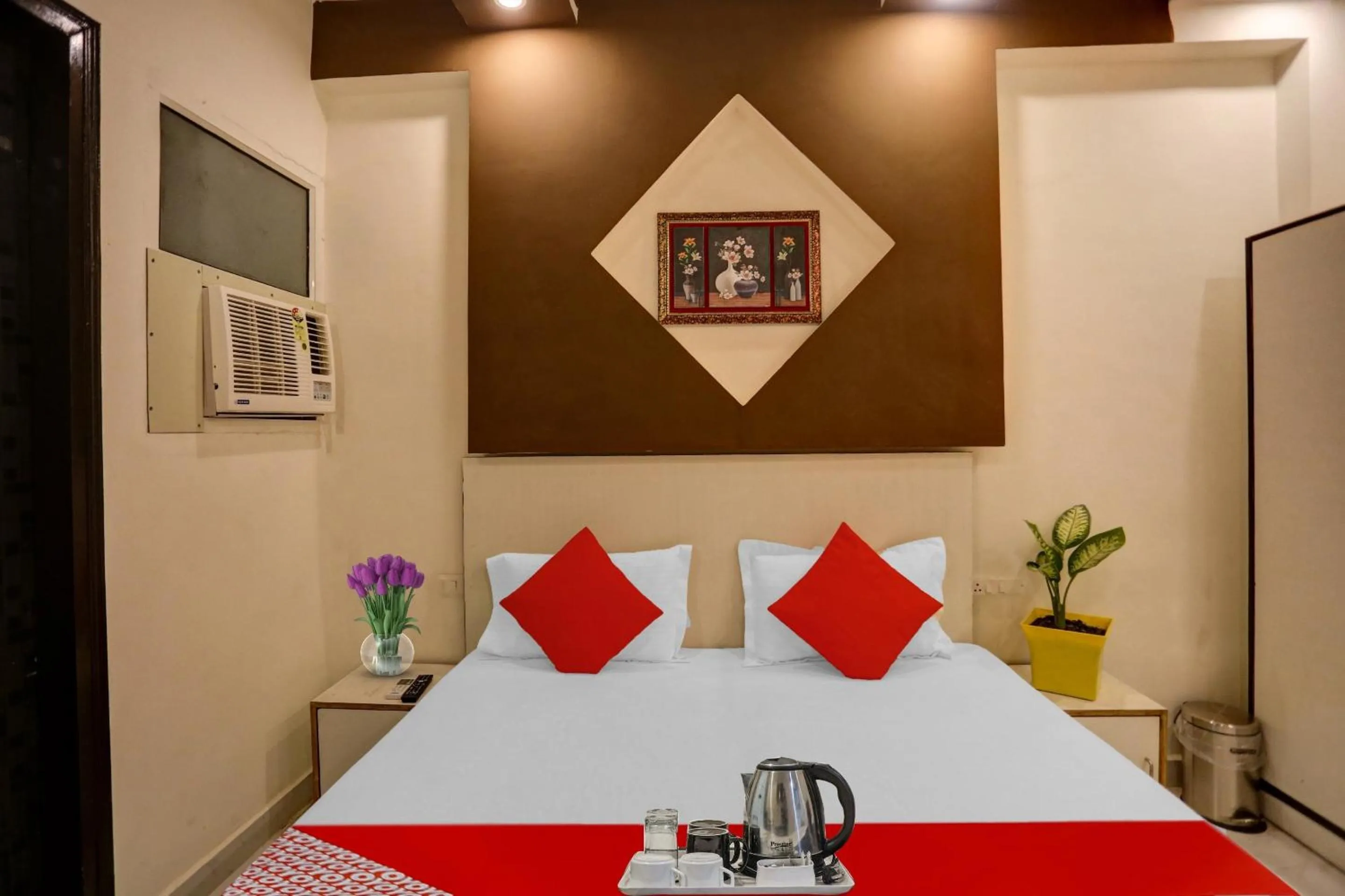 Bedroom, Bed in Hotel O Luxury Inn