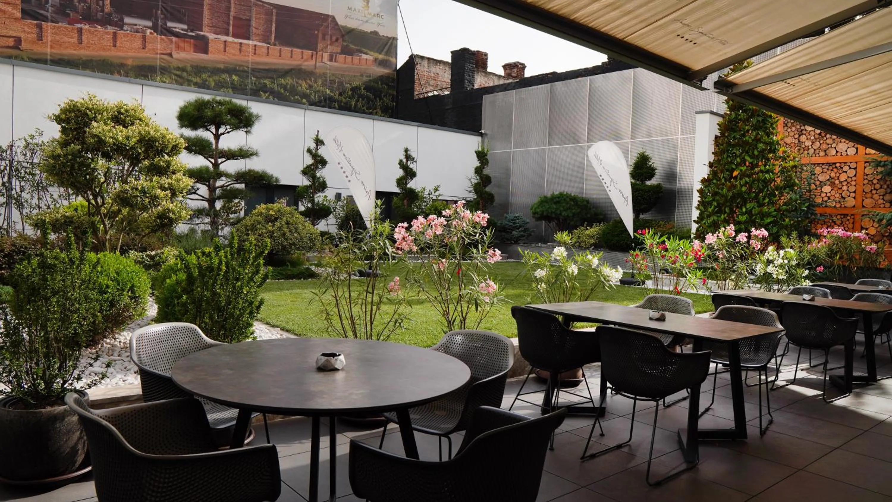 Garden in Aniroc Signature Hotel