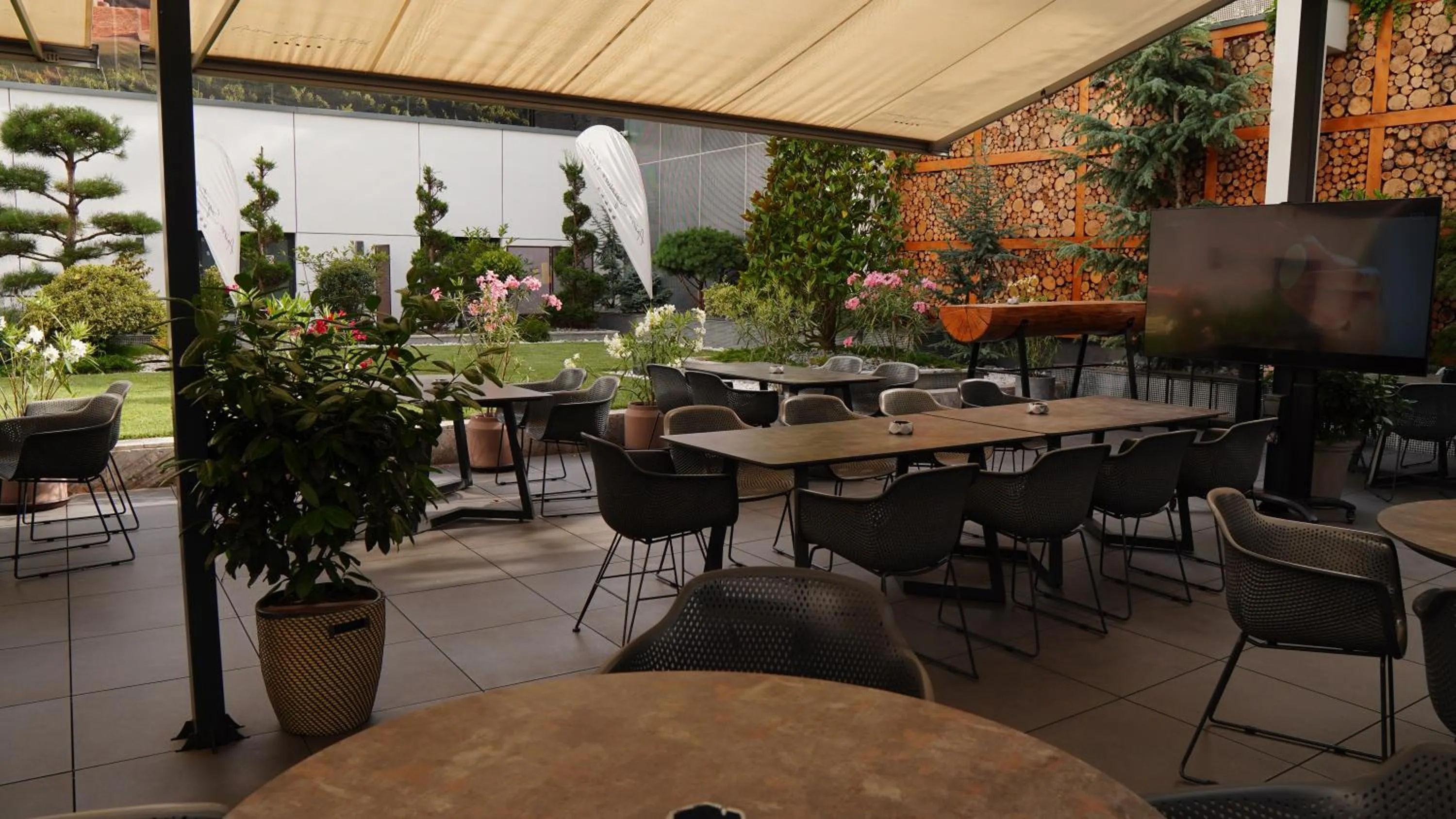 Patio in Aniroc Signature Hotel