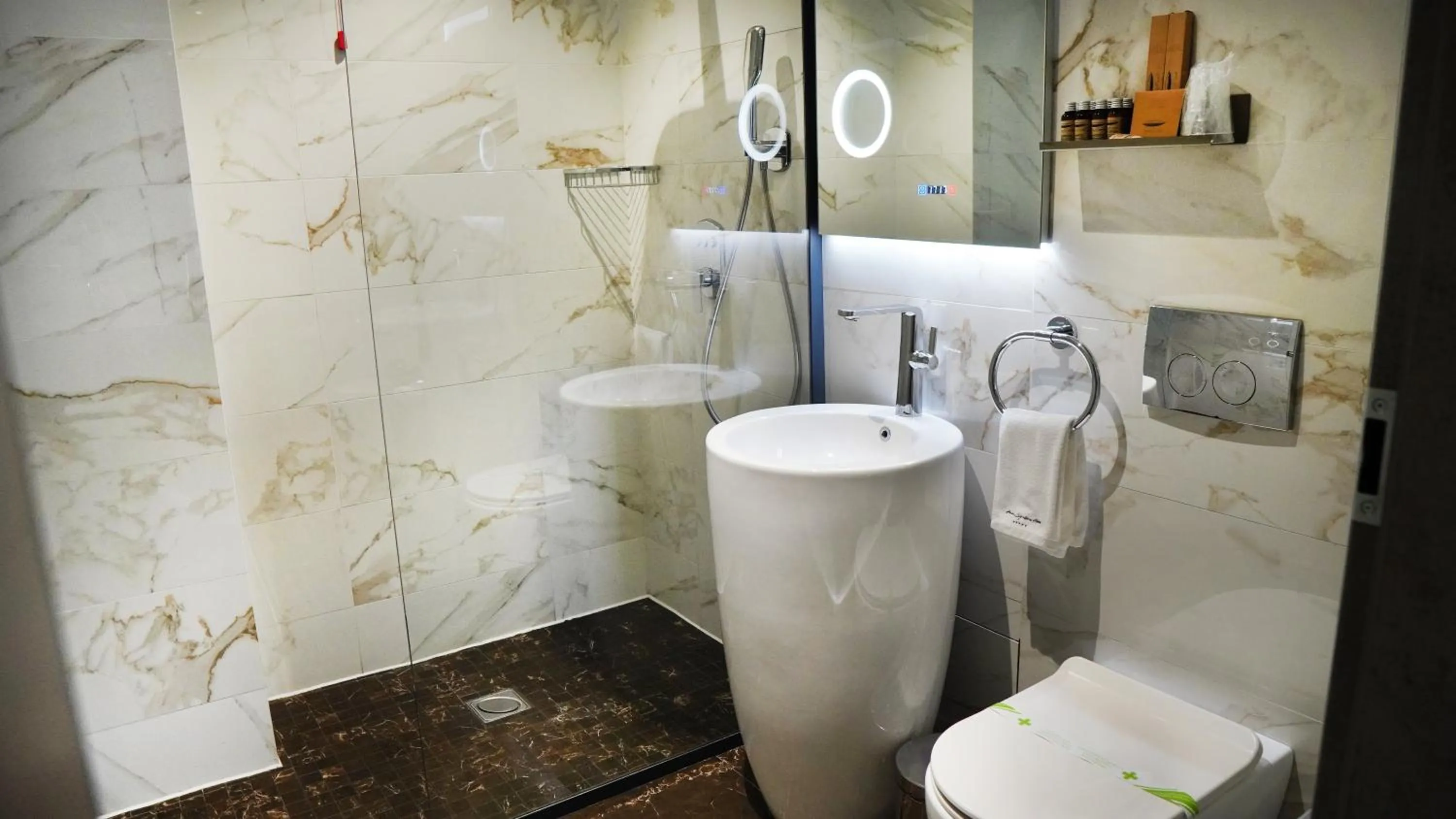 Shower in Aniroc Signature Hotel