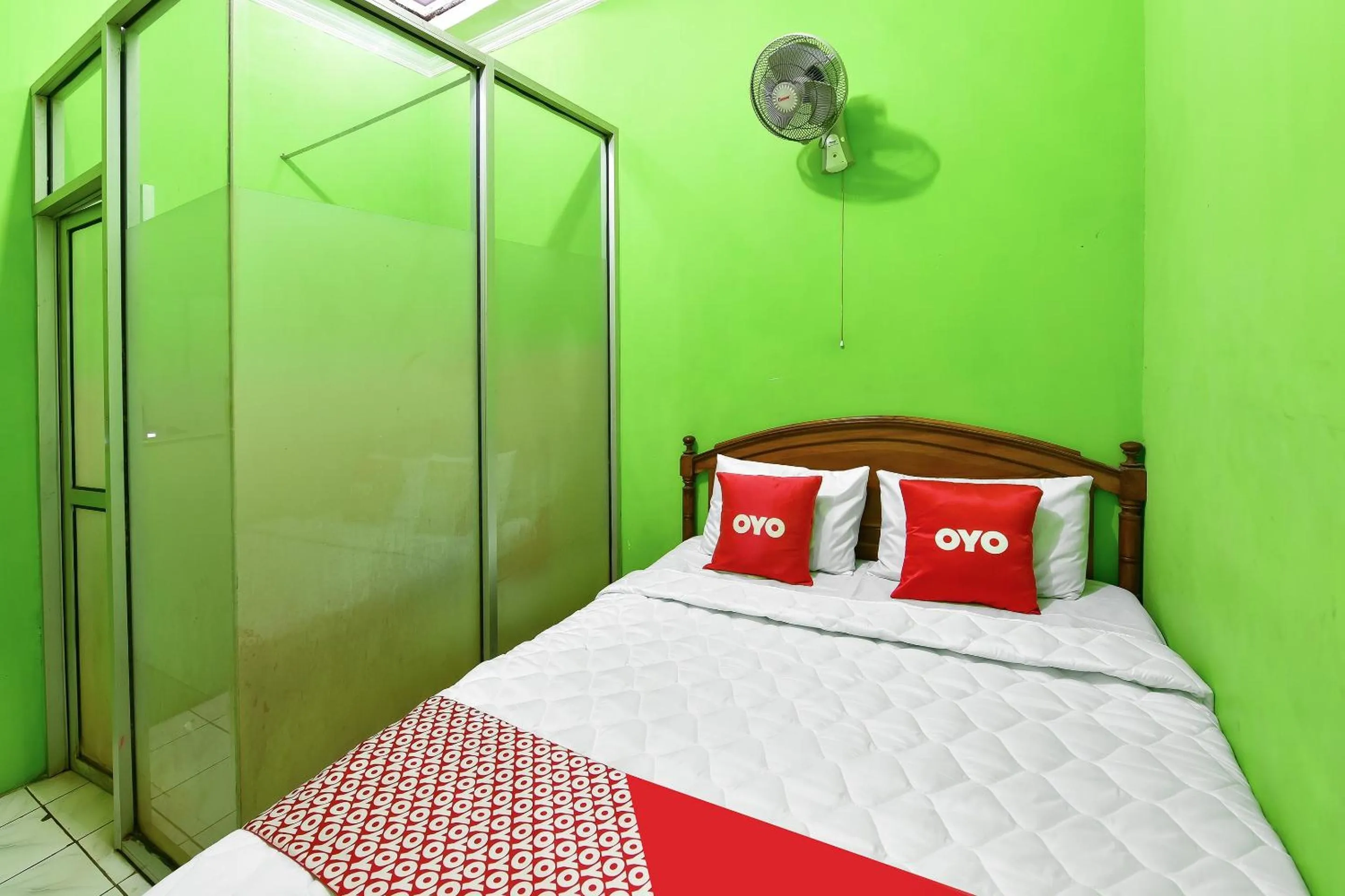 Bedroom, Bed in SPOT ON 91357 Hotel Mulyo