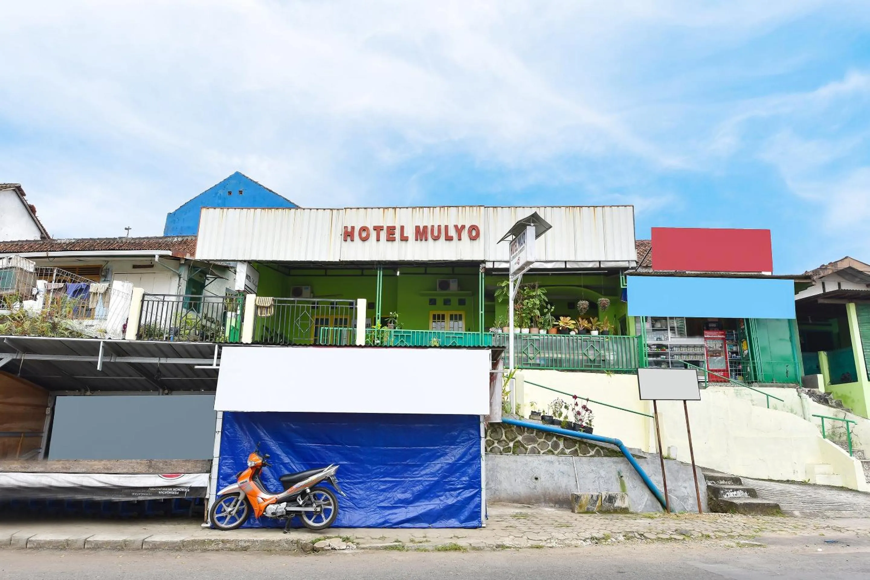 Facade/entrance in SPOT ON 91357 Hotel Mulyo