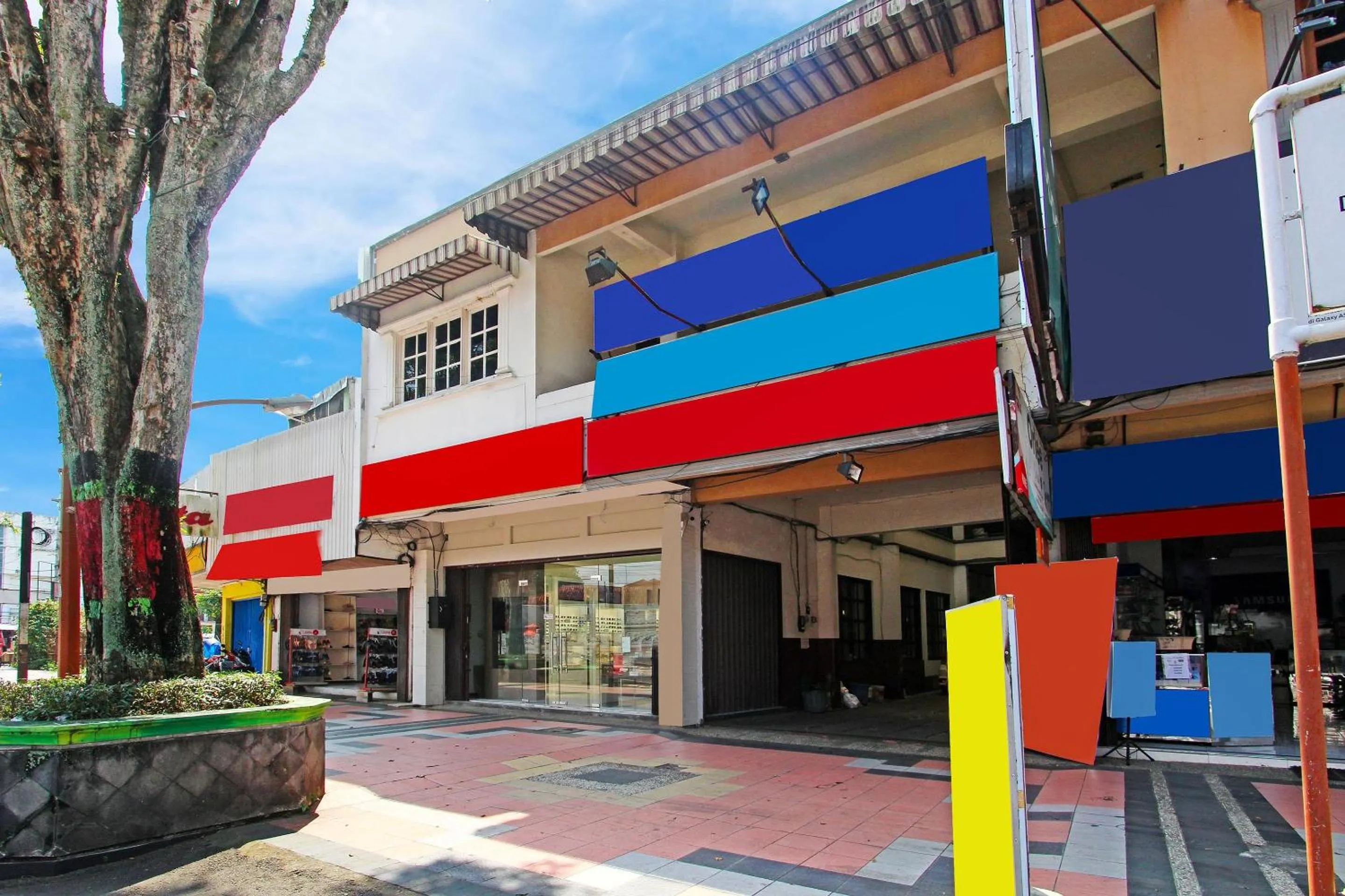 Facade/entrance in Hotel O Mutiara