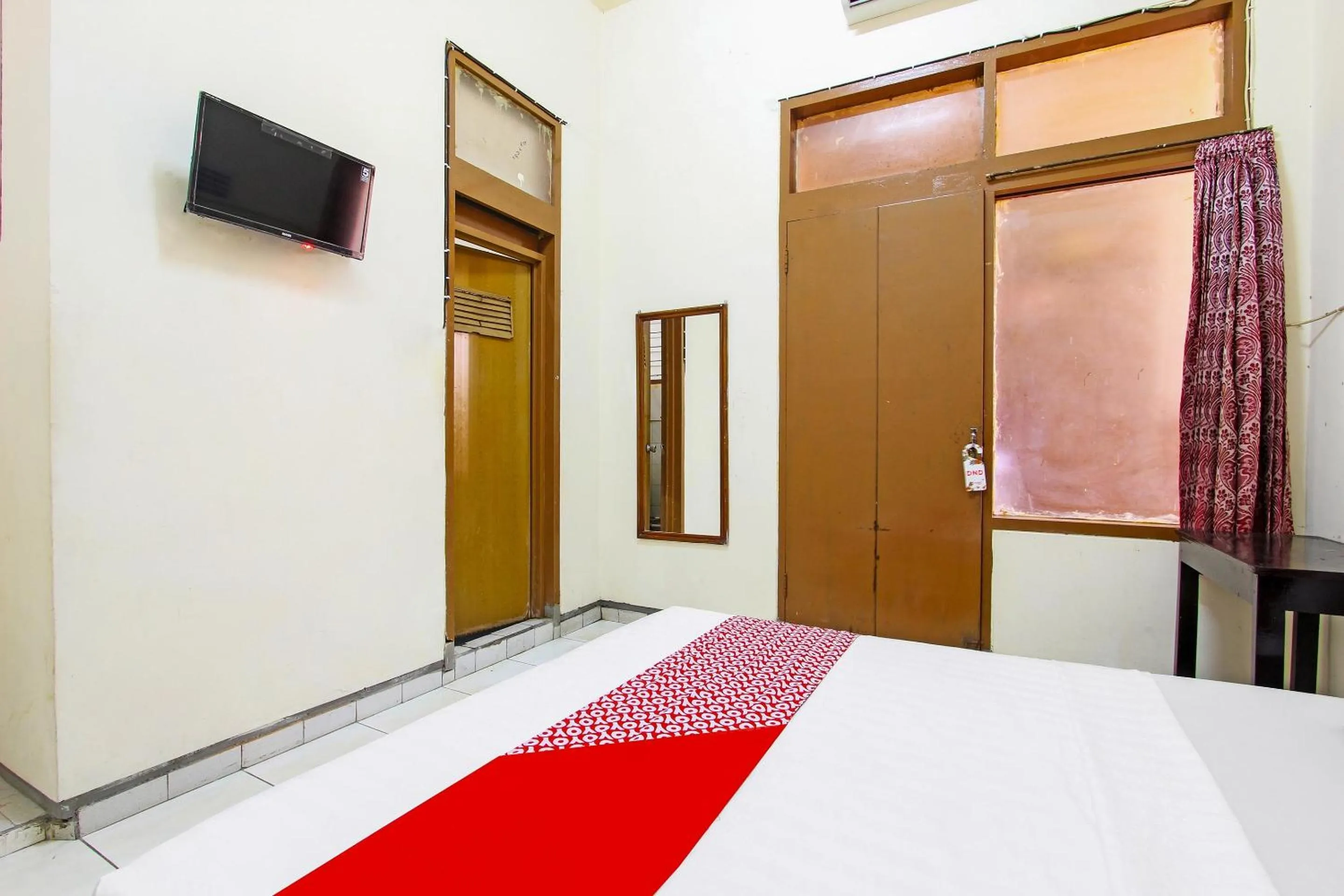 Bedroom, Bed in Hotel O Mutiara