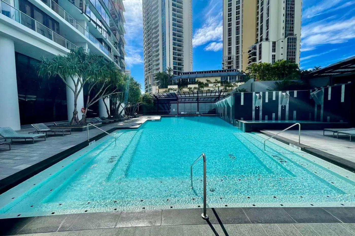 Swimming pool in Circle on Cavill FREE parking