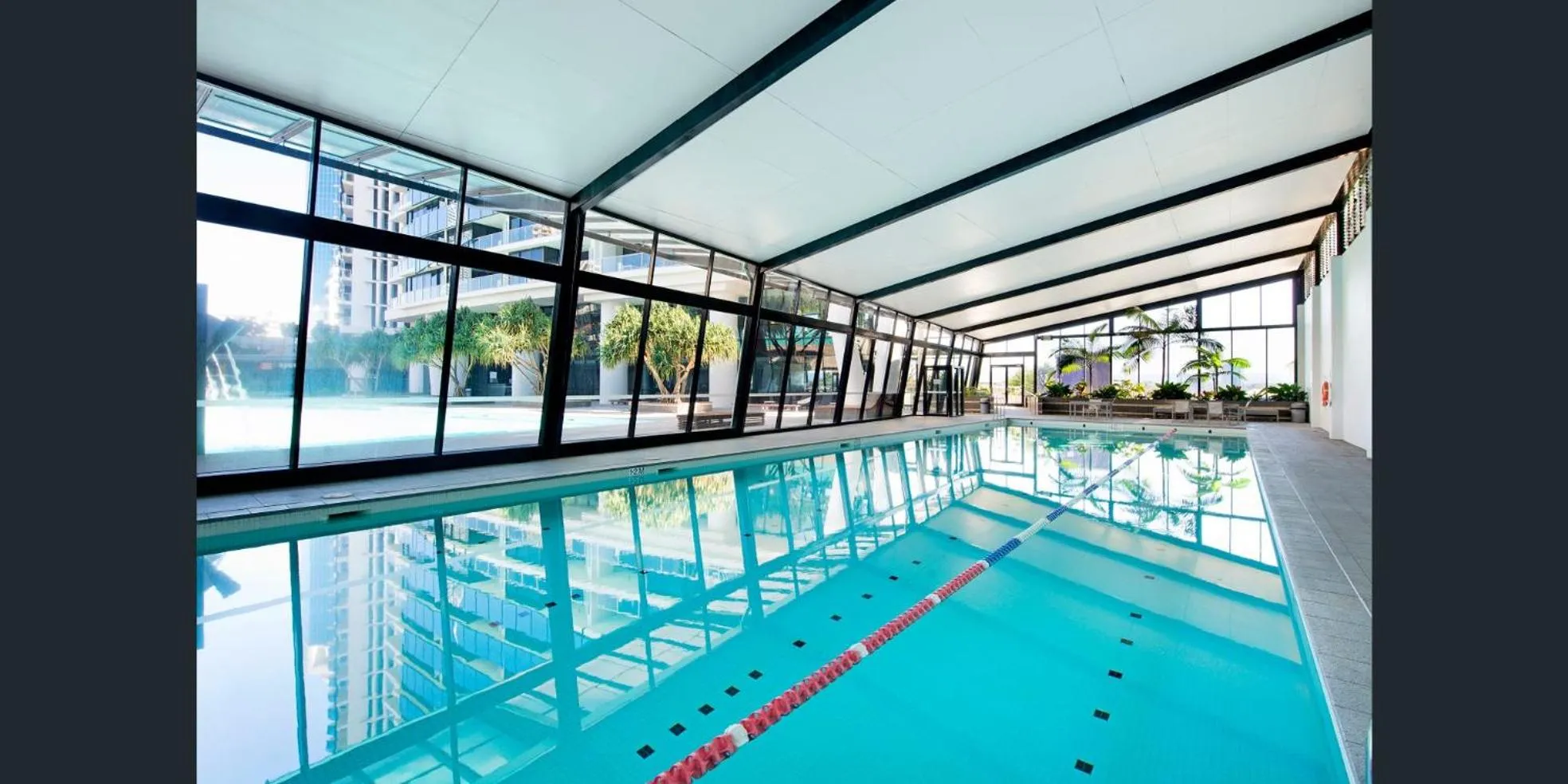 Swimming pool in Circle on Cavill FREE parking