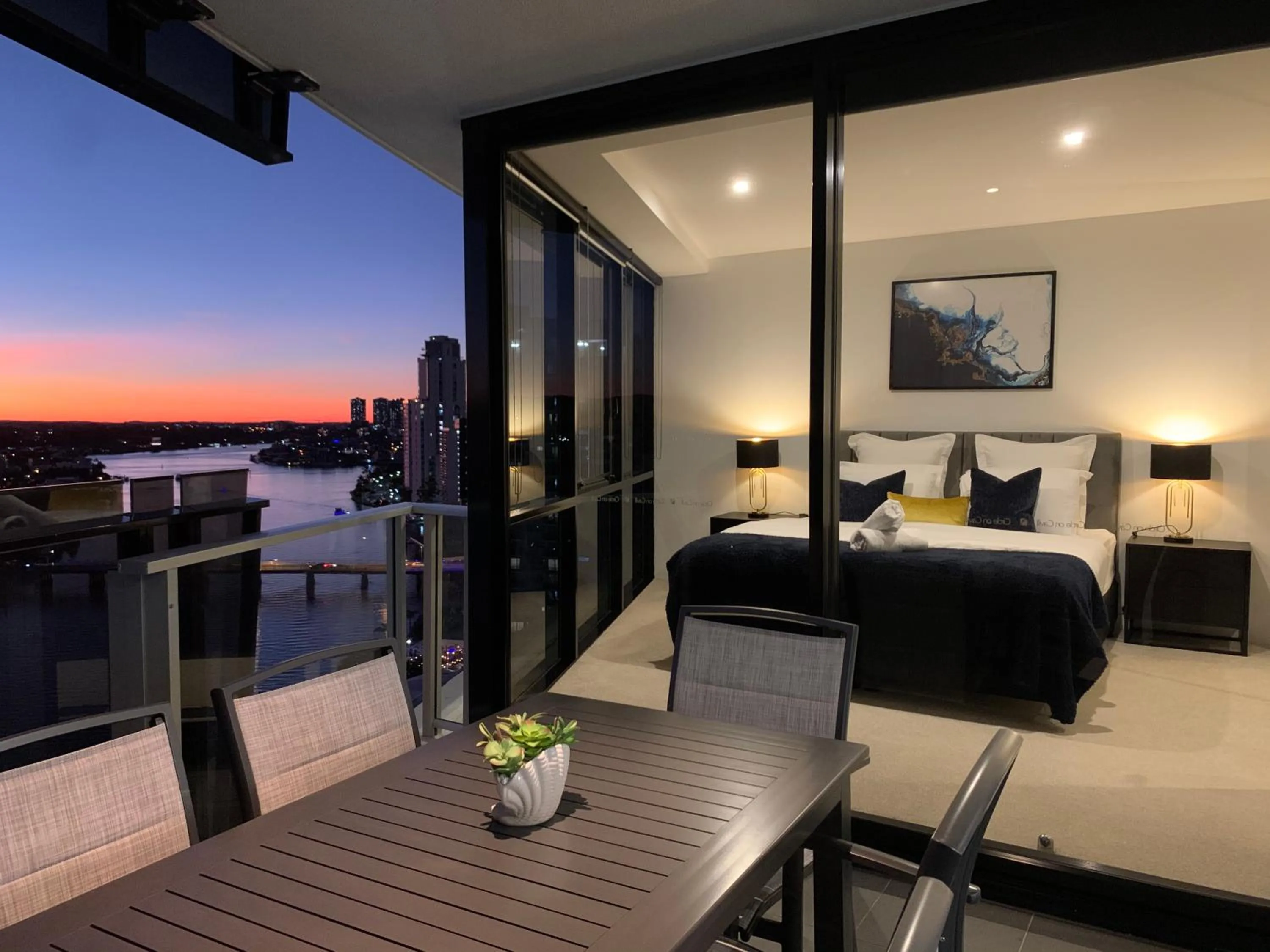 Balcony/Terrace, Bed in Circle on Cavill FREE parking