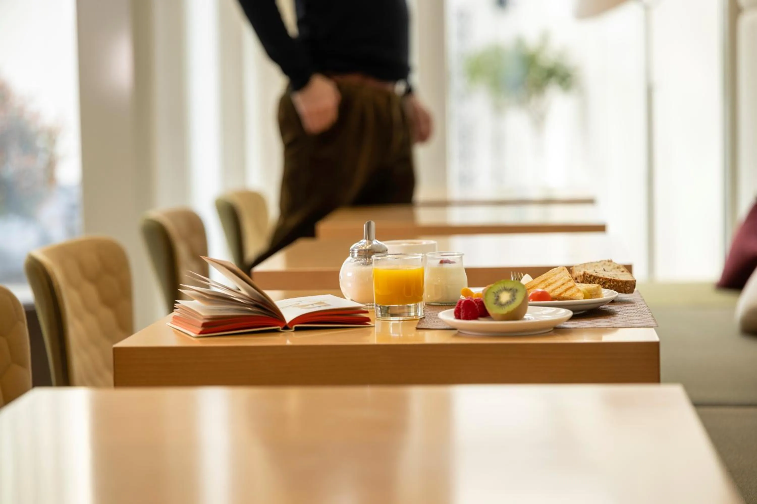 Breakfast in The Passage - Urban Retreat