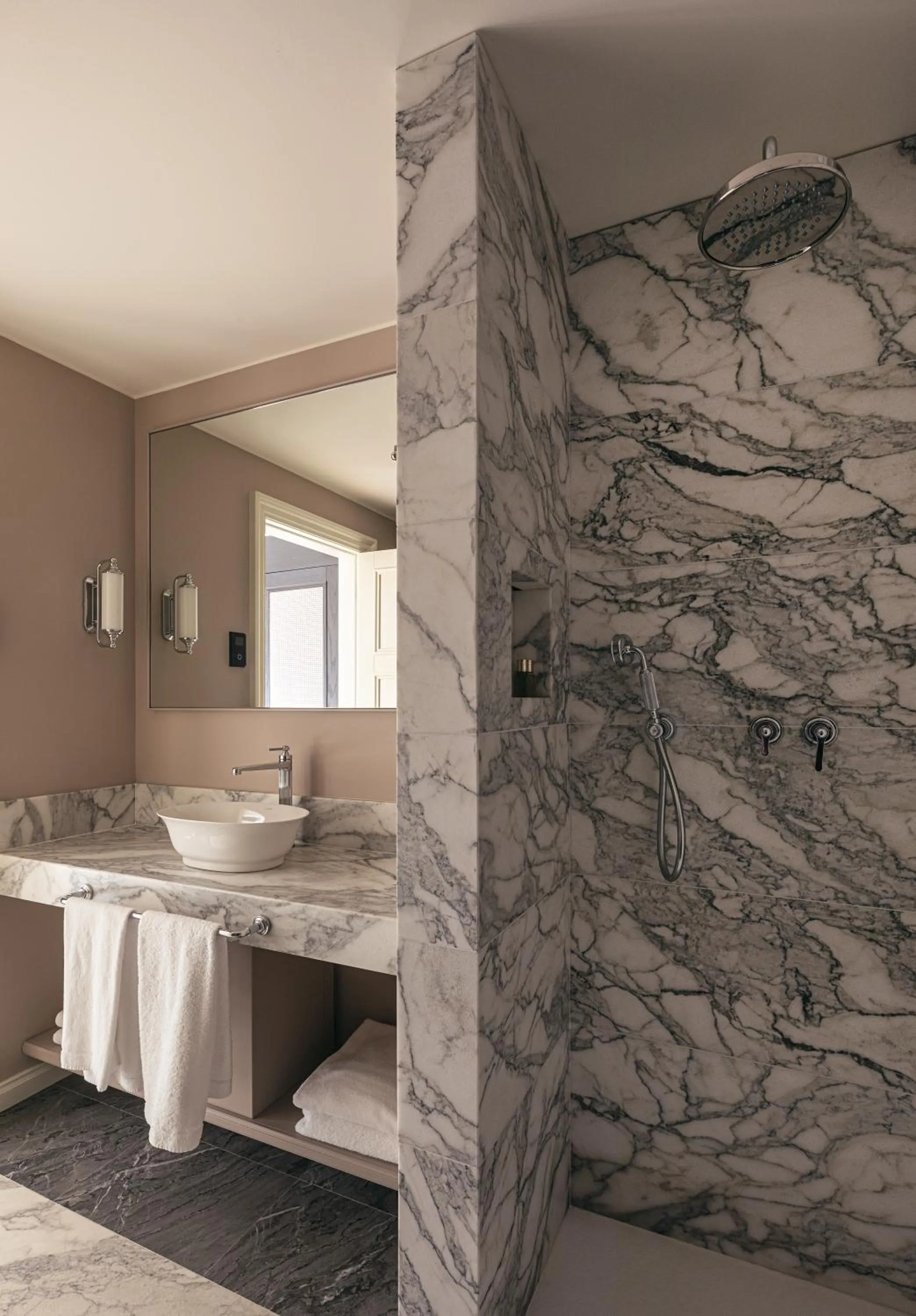 Toilet in Hotel Elephant